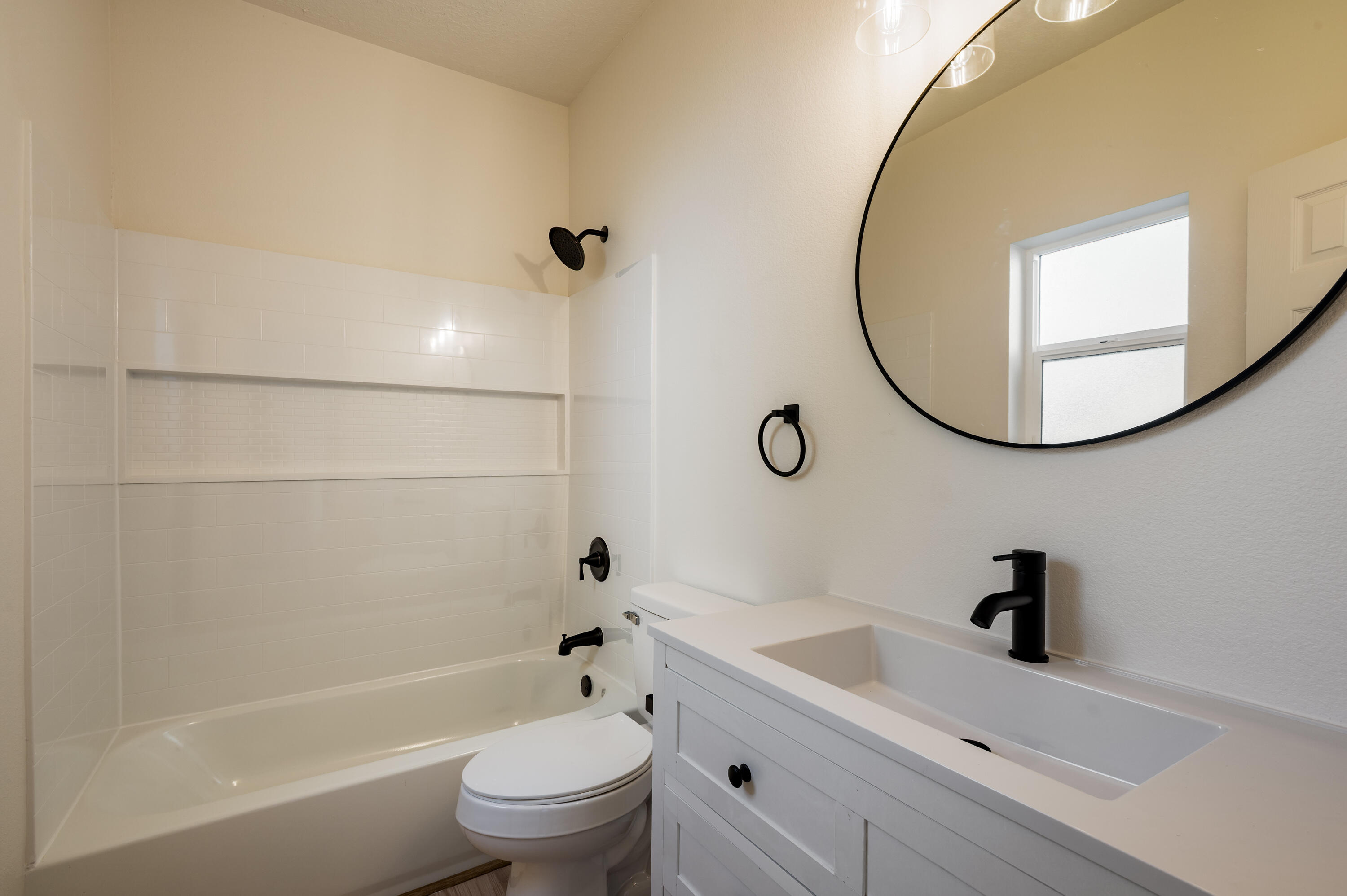 5239 LA COLONIA Drive NW