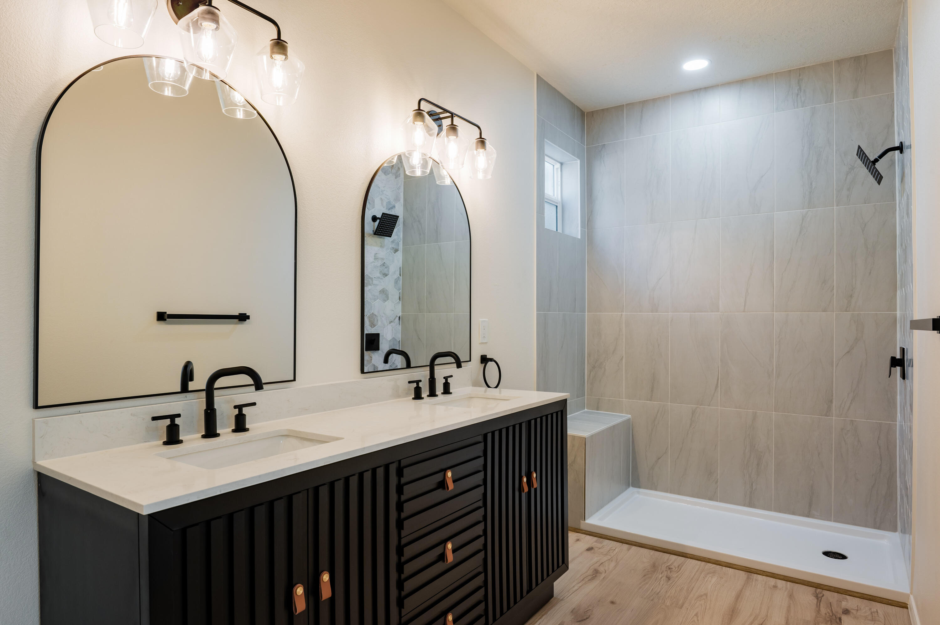 5239 LA COLONIA Drive NW