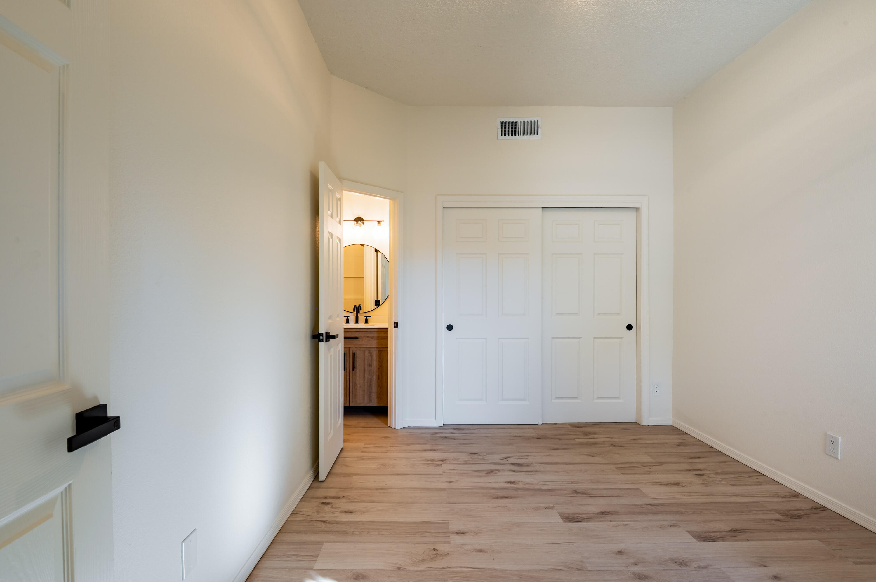 5239 LA COLONIA Drive NW