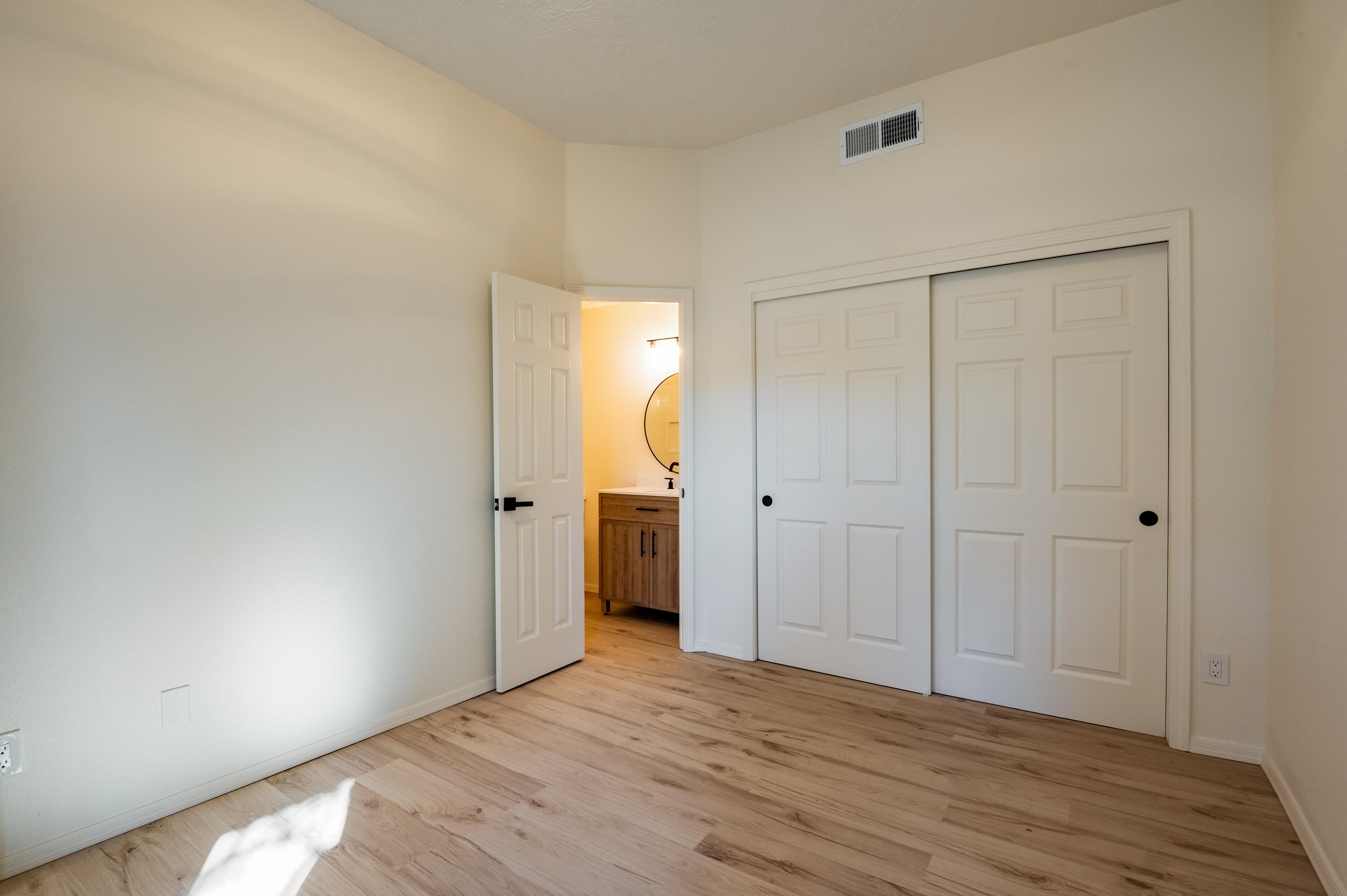 5239 LA COLONIA Drive NW