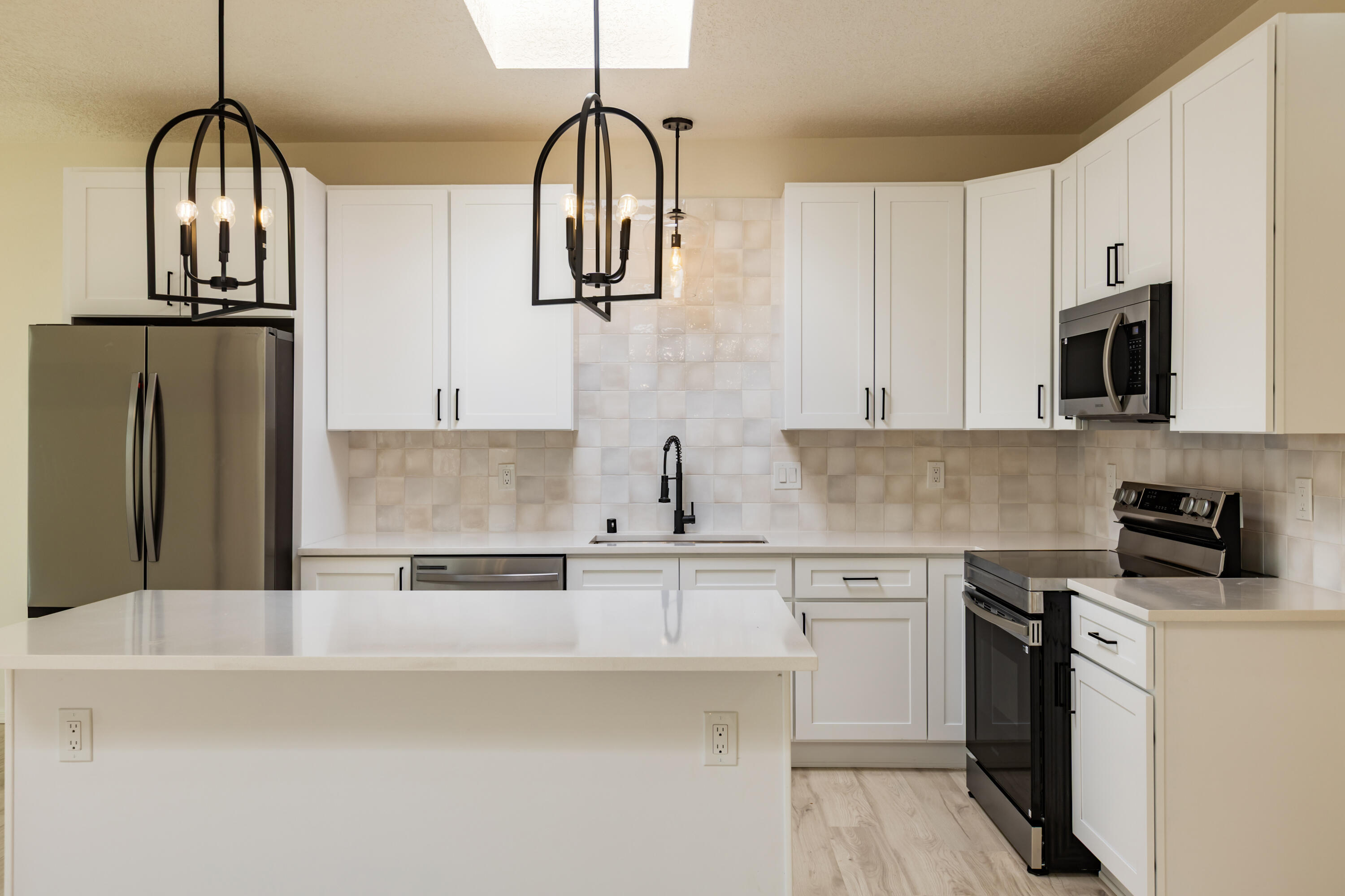 5239 LA COLONIA Drive NW