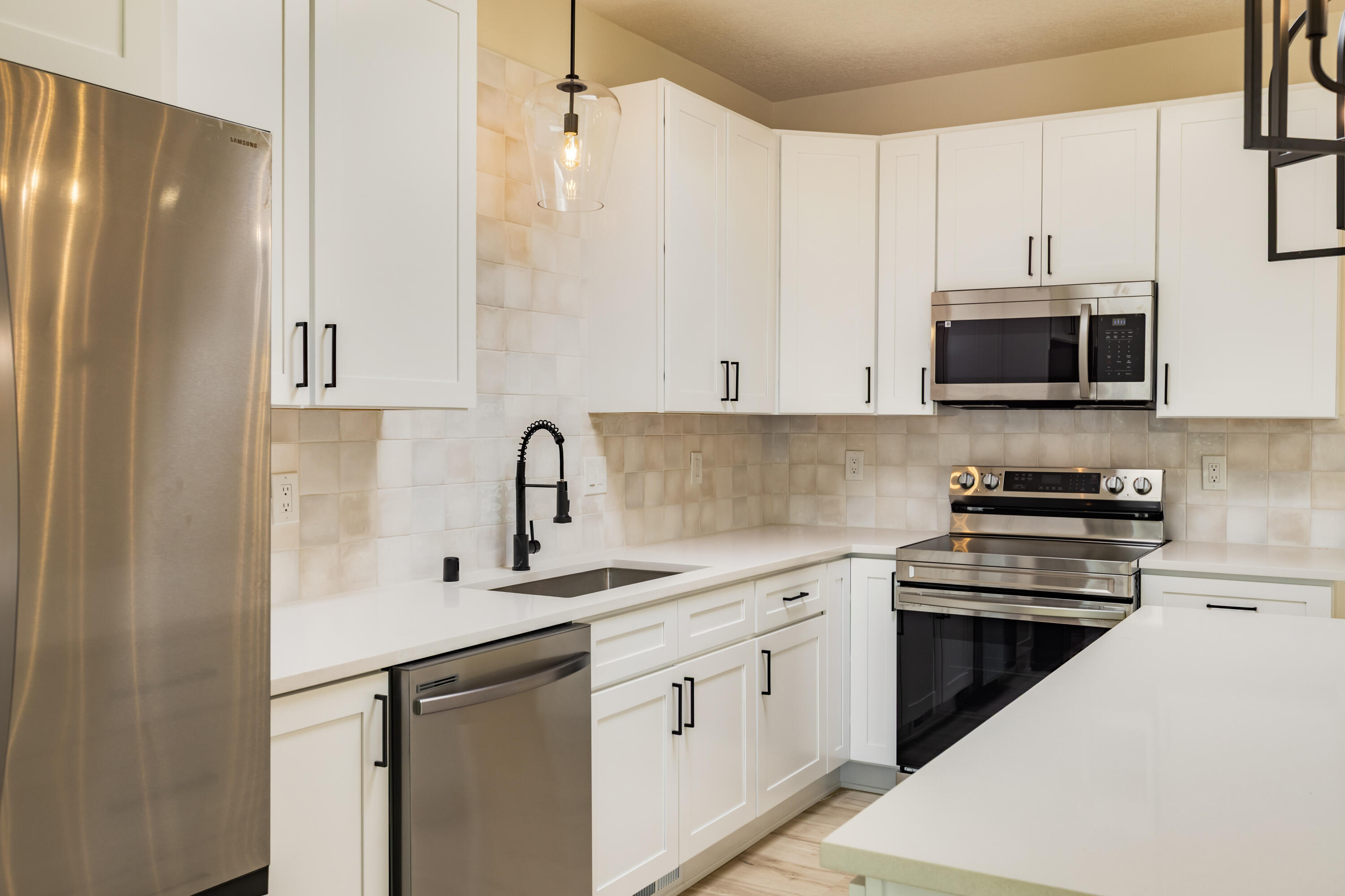 5239 LA COLONIA Drive NW