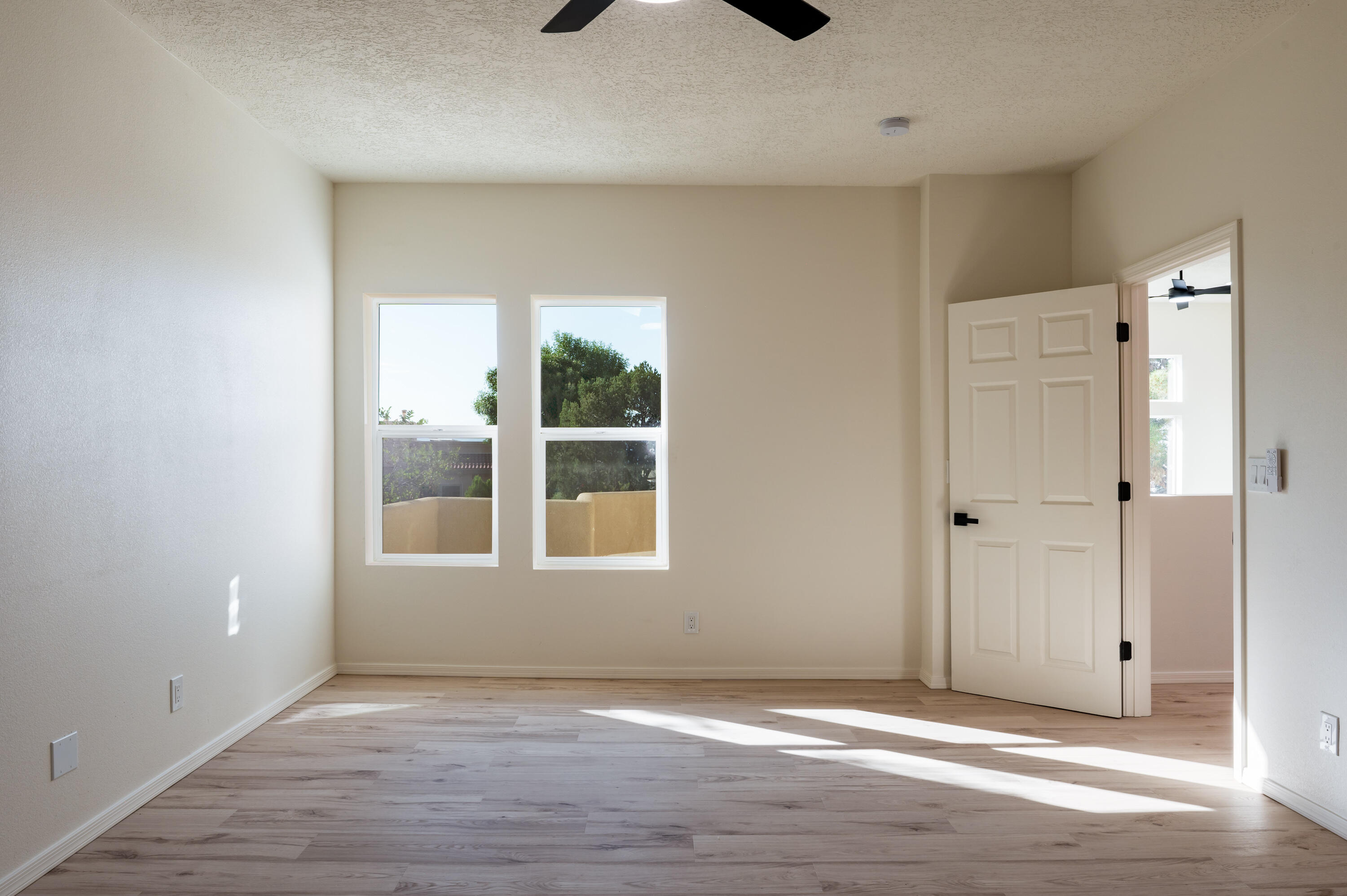 5239 LA COLONIA Drive NW