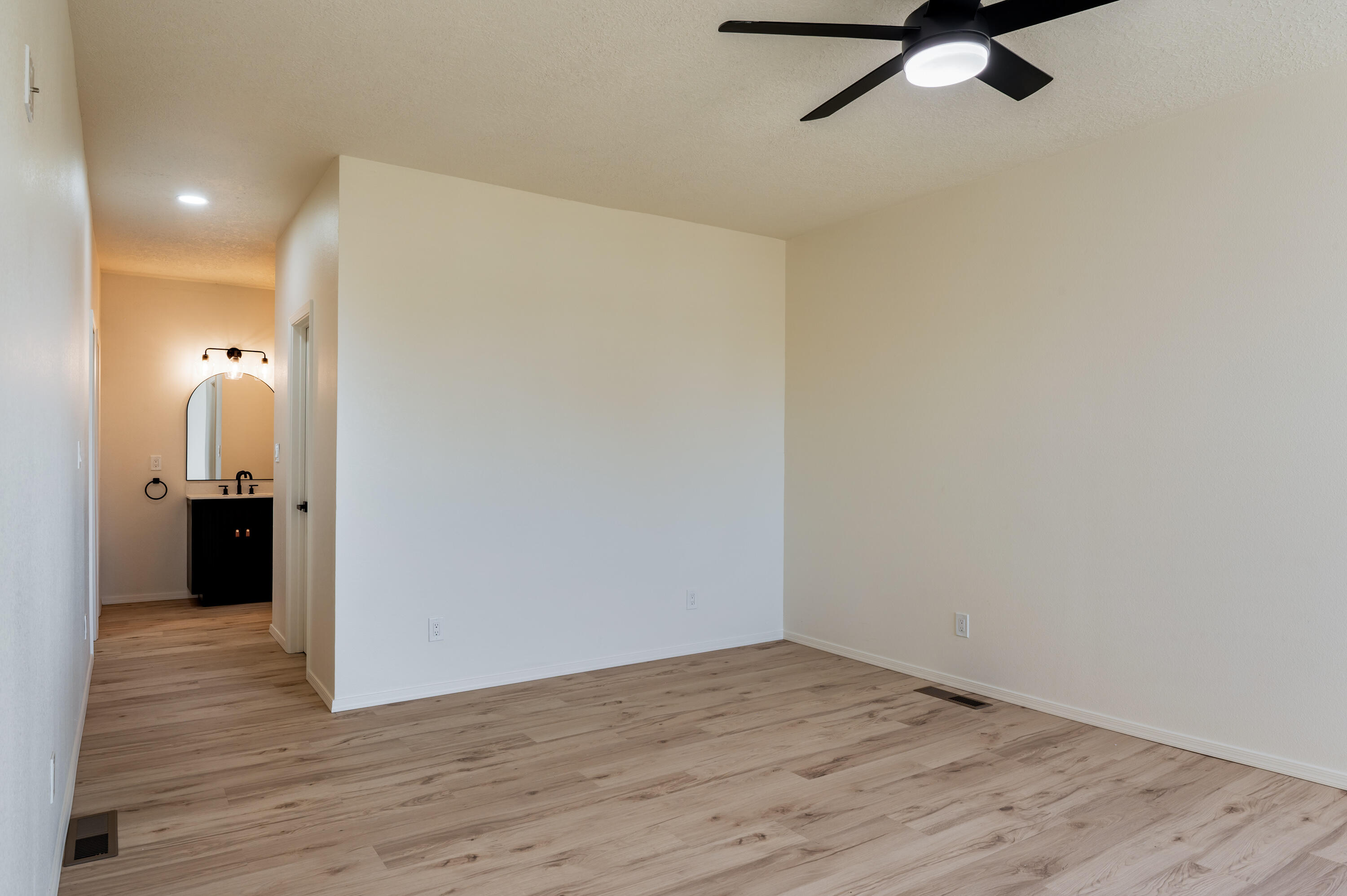 5239 LA COLONIA Drive NW