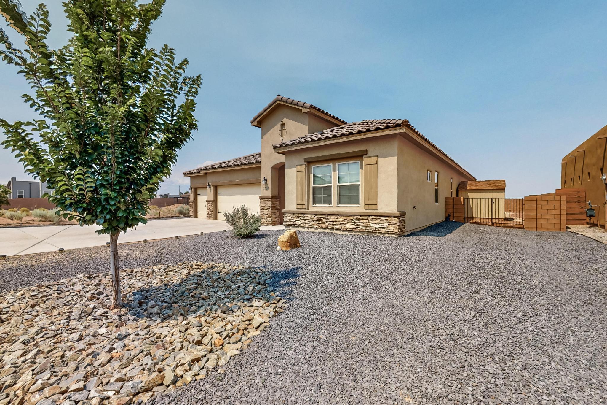 3304 FENNEL Road NE