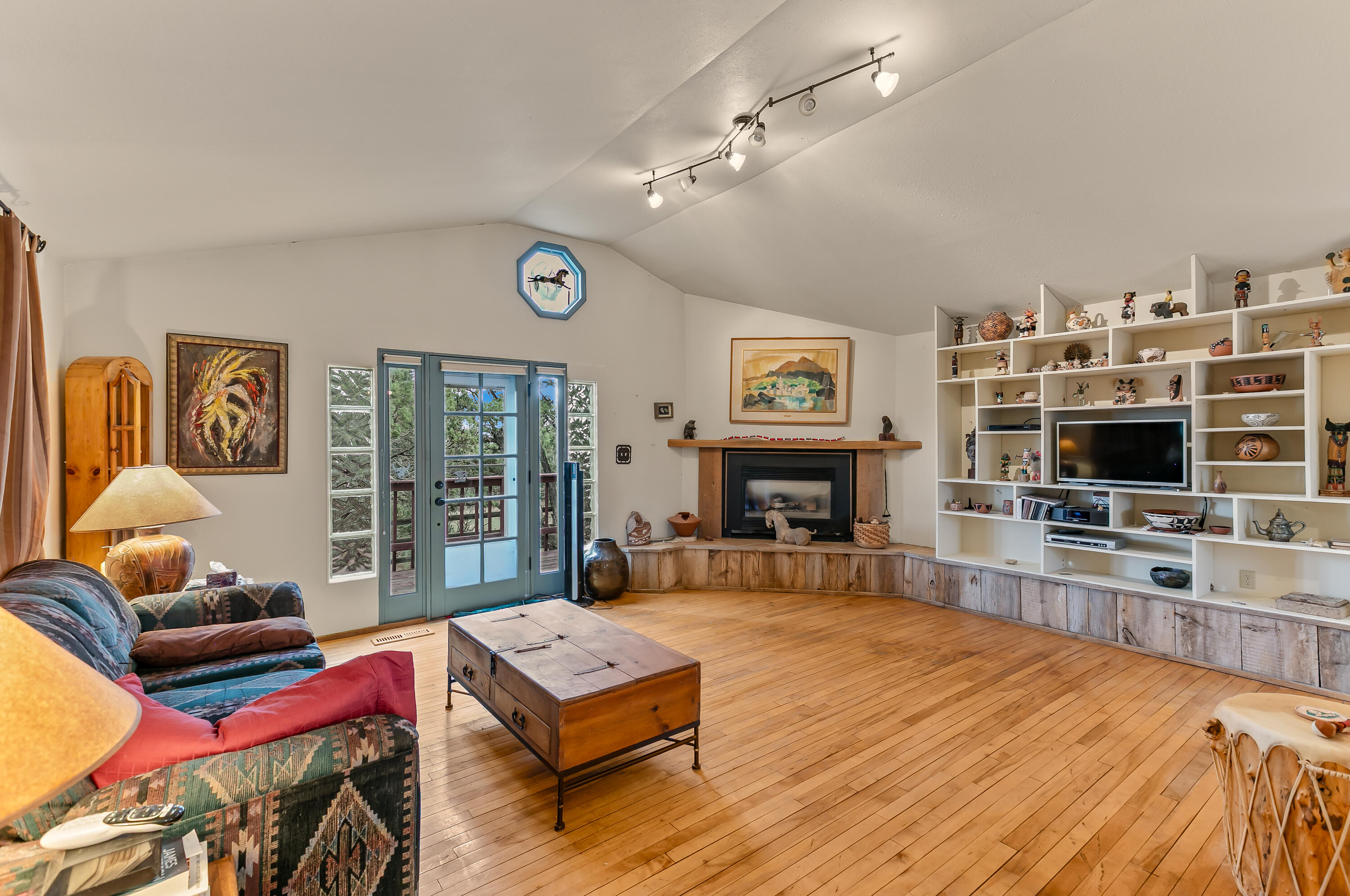 649 FROST Road