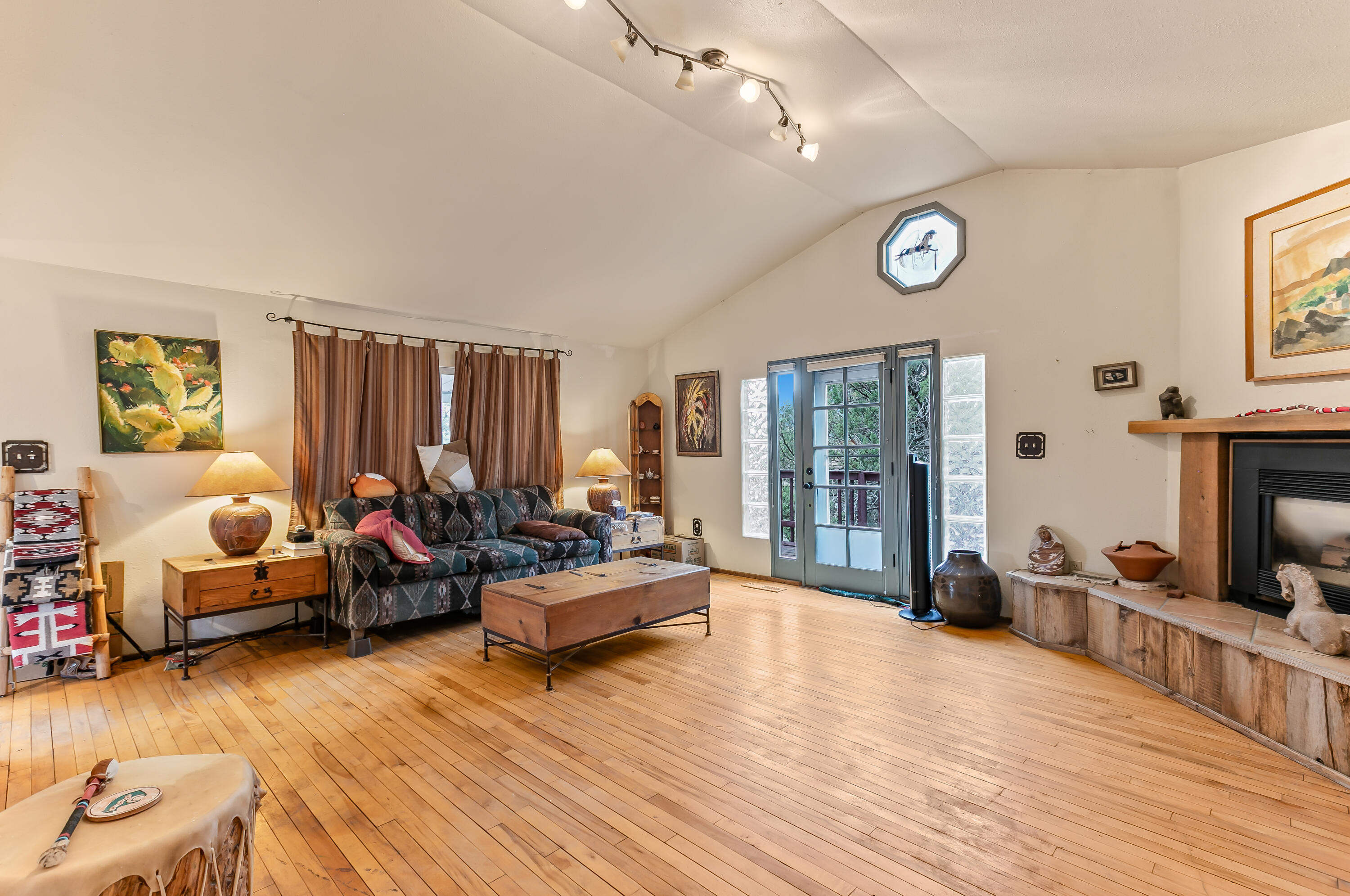 649 FROST Road