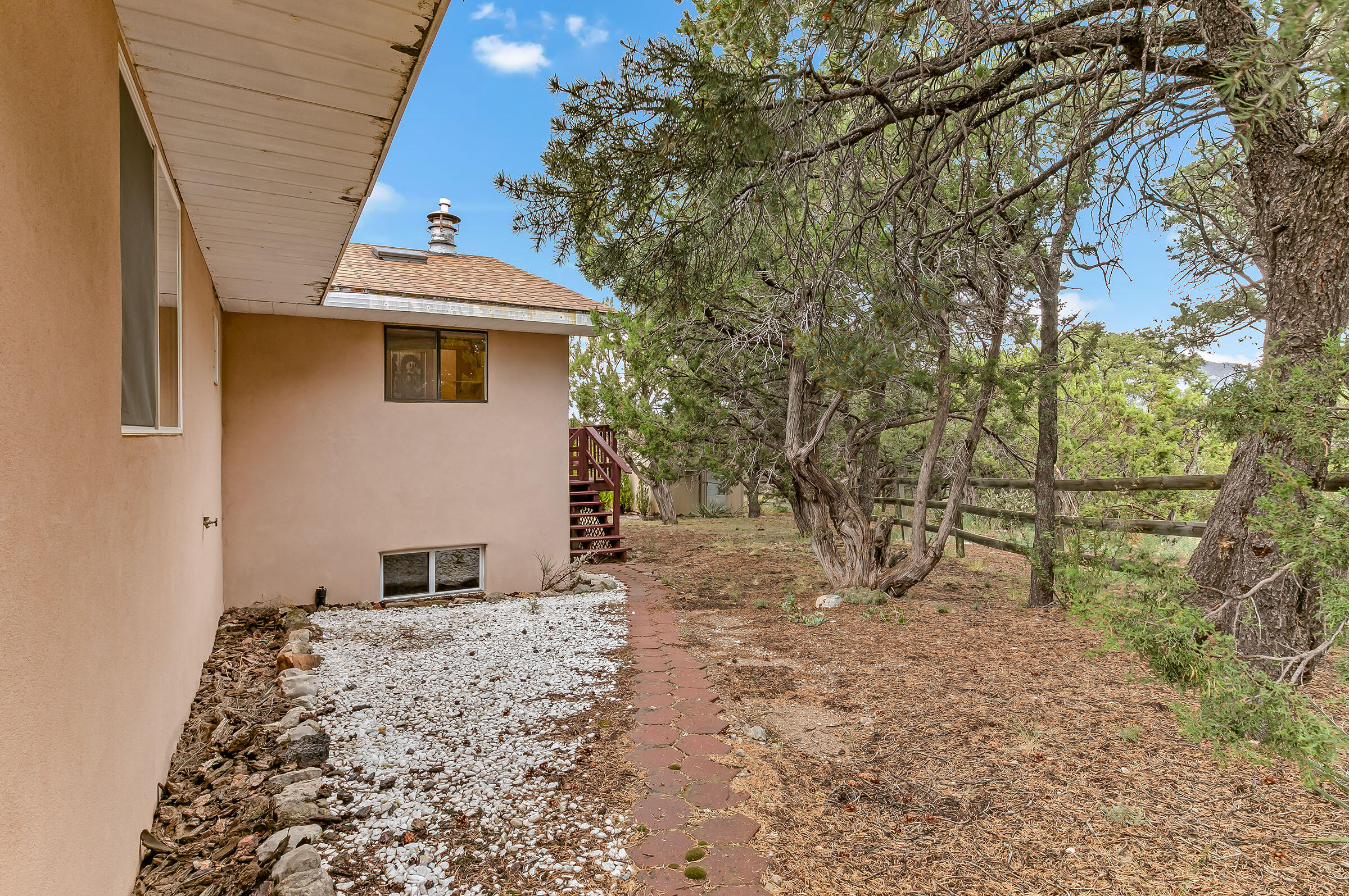 649 FROST Road