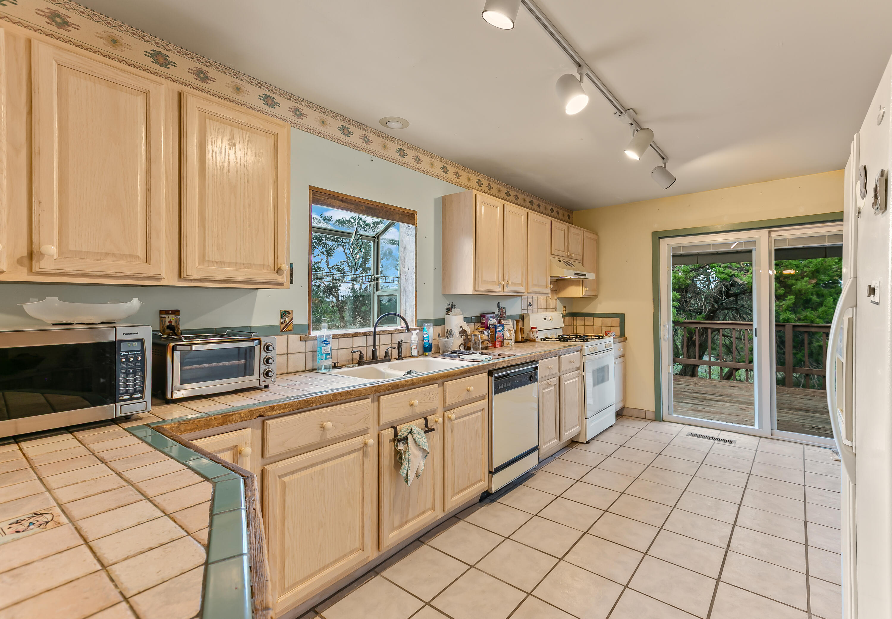 649 FROST Road