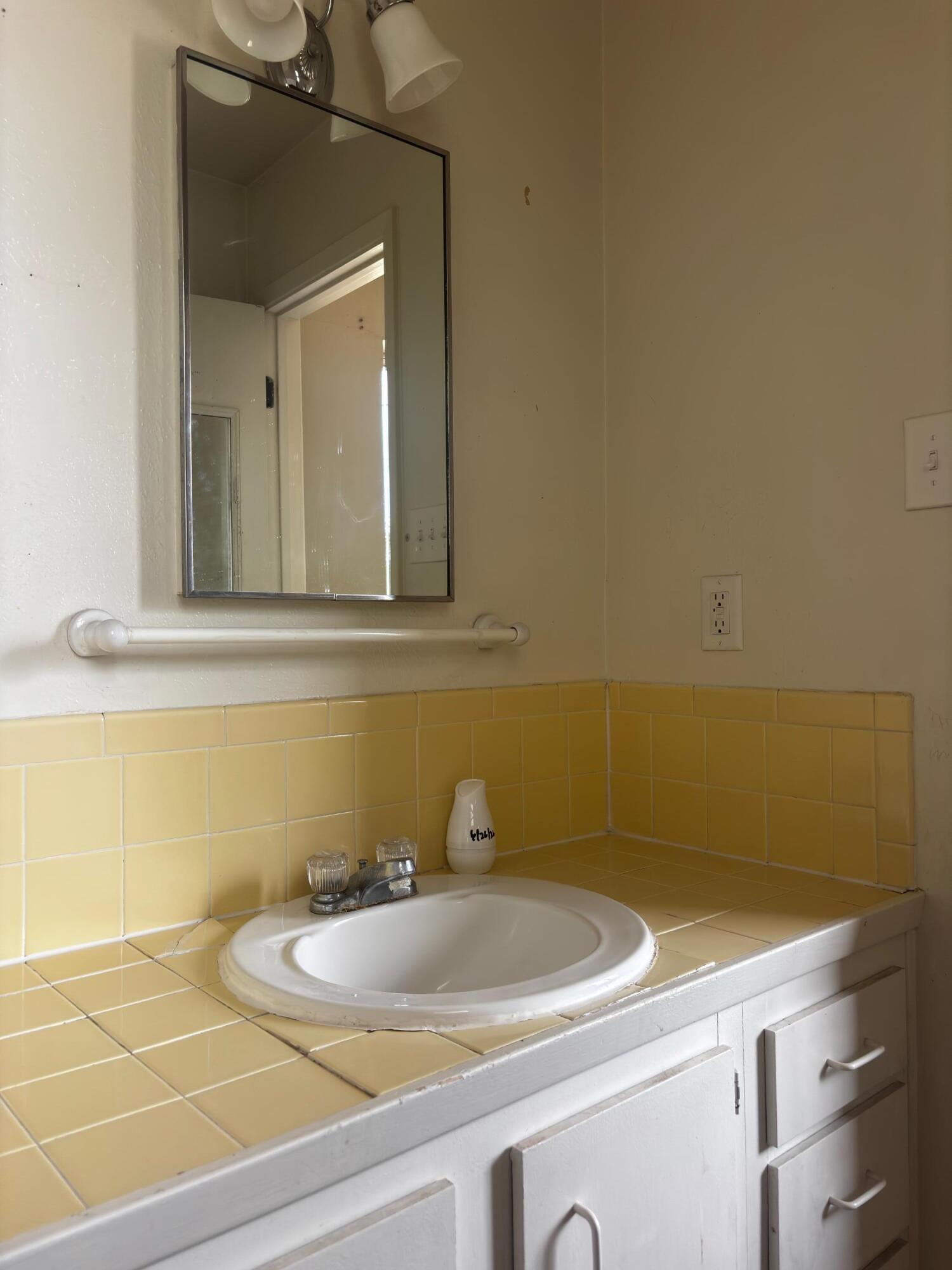 1208 Franciscan Avenue