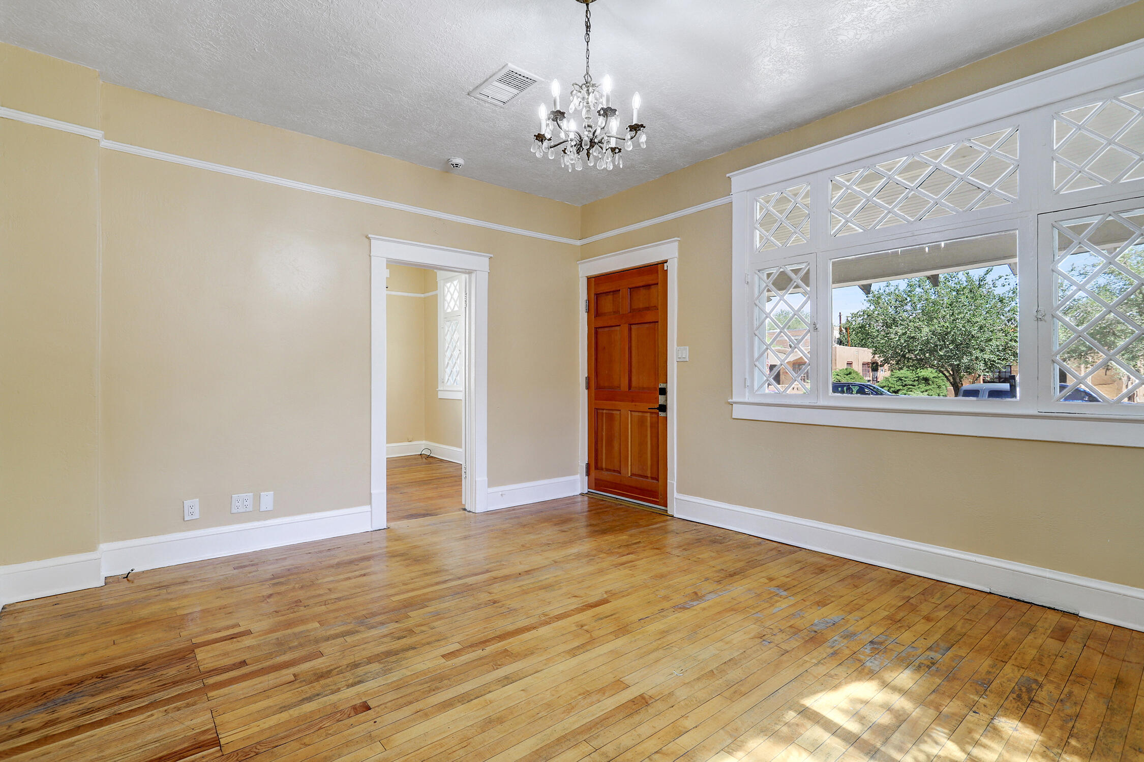 908 GOLD Avenue SW