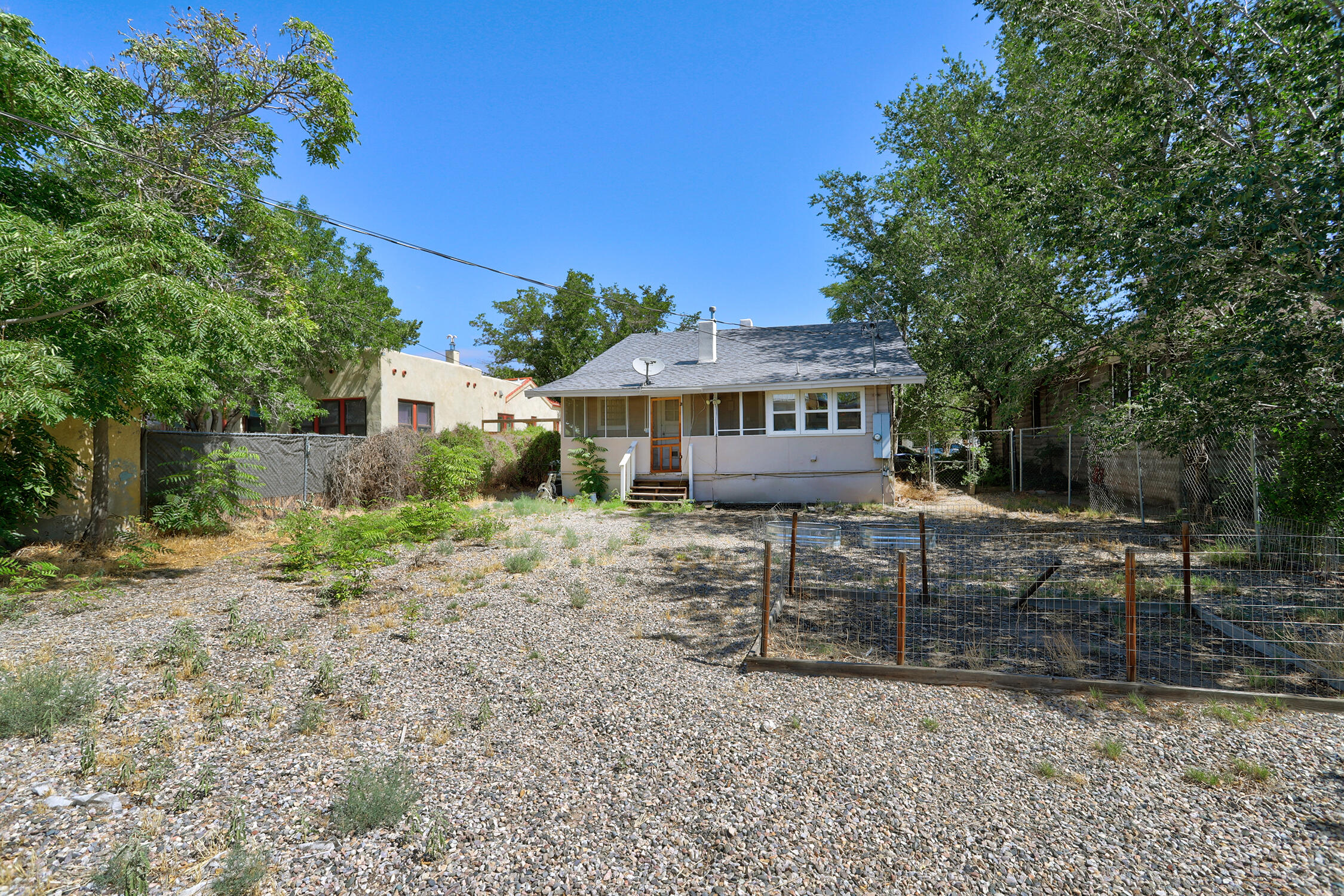 908 GOLD Avenue SW