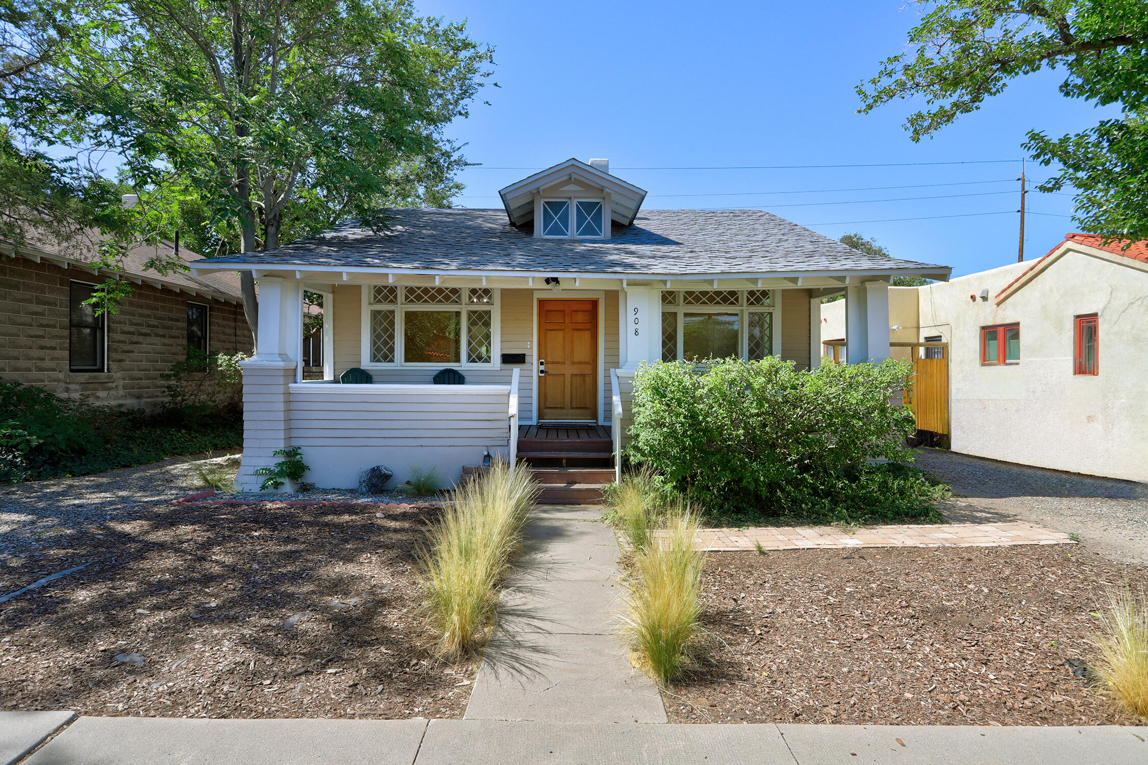 908 GOLD Avenue SW