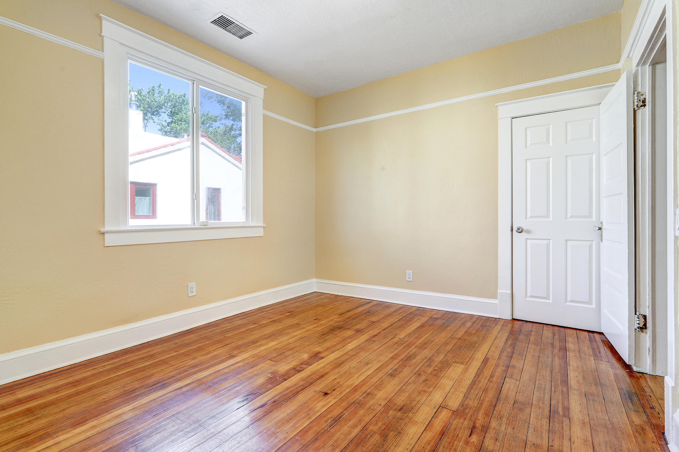 908 GOLD Avenue SW