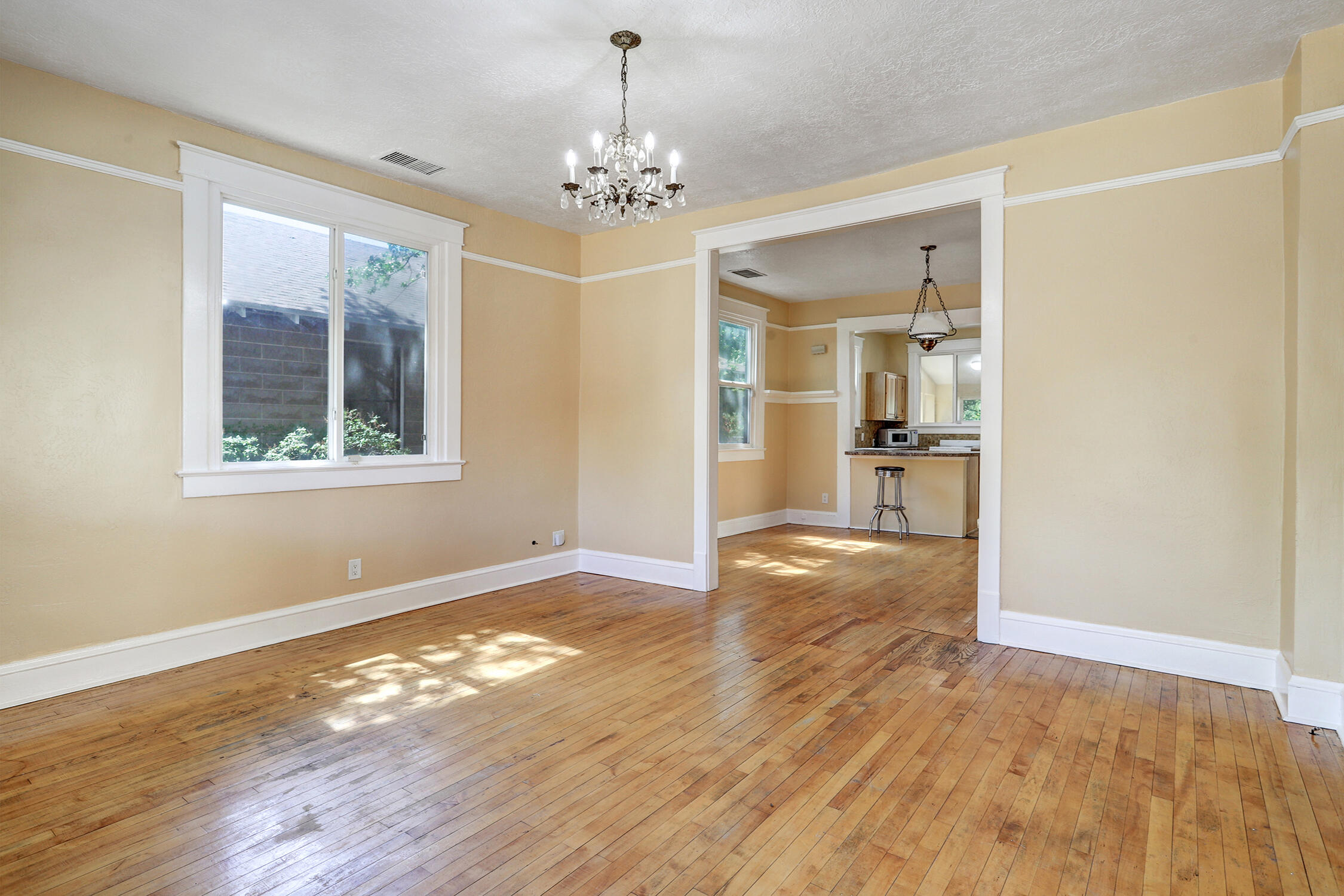 908 GOLD Avenue SW