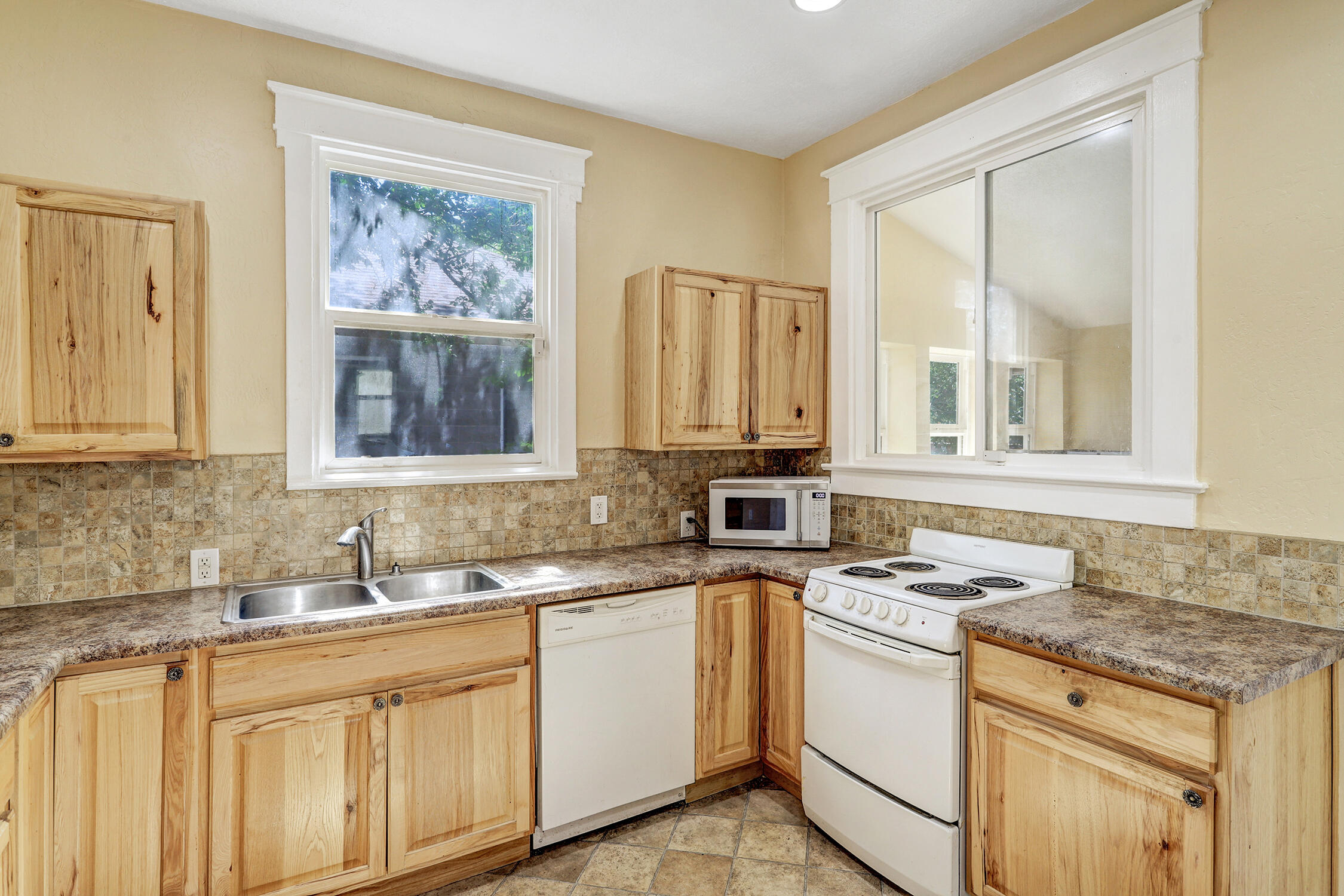 908 GOLD Avenue SW