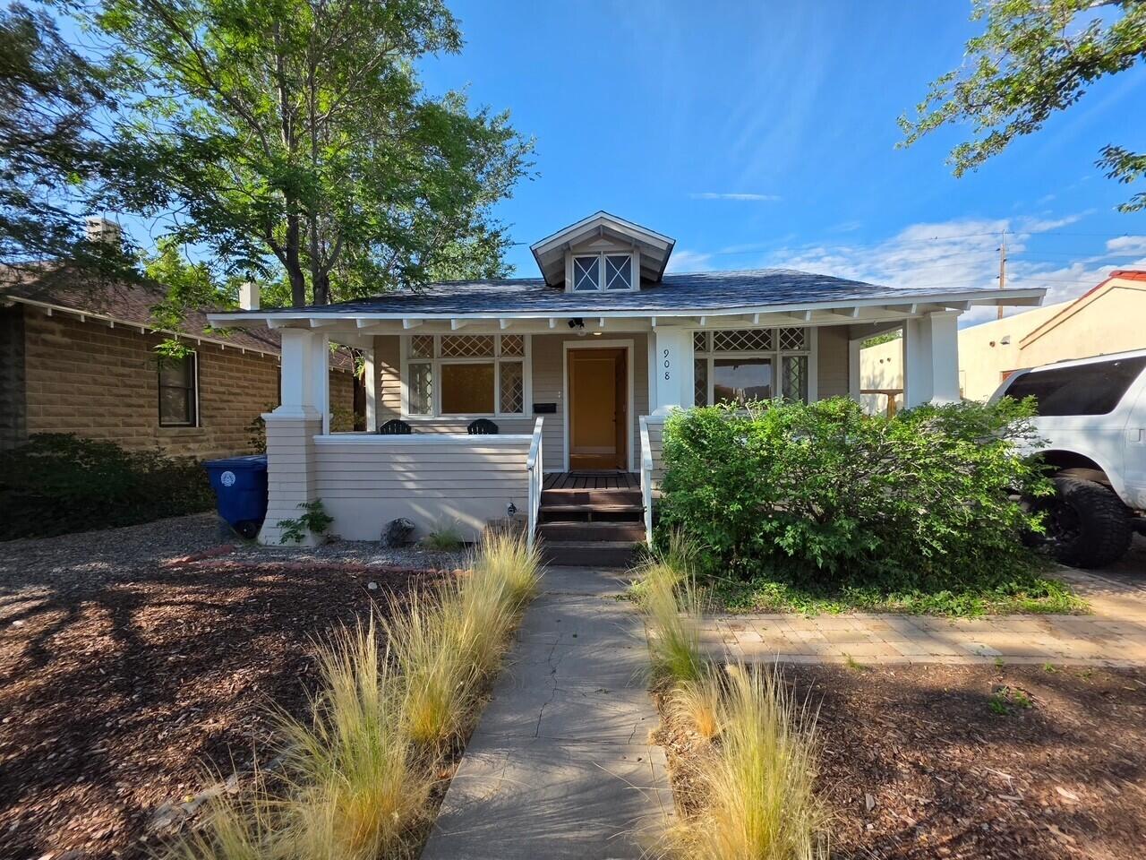 908 GOLD Avenue SW