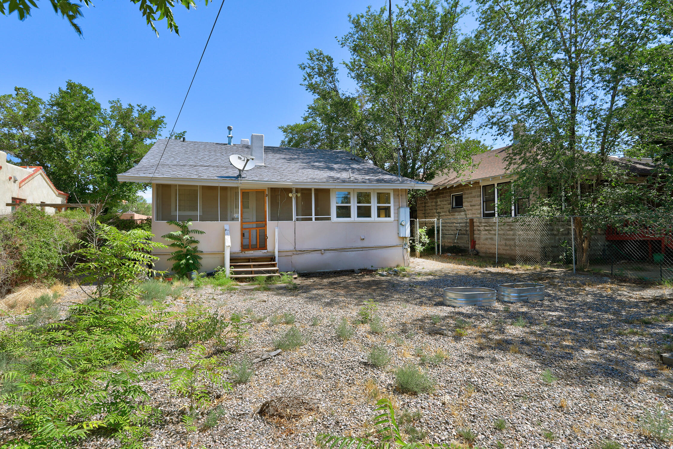 908 GOLD Avenue SW