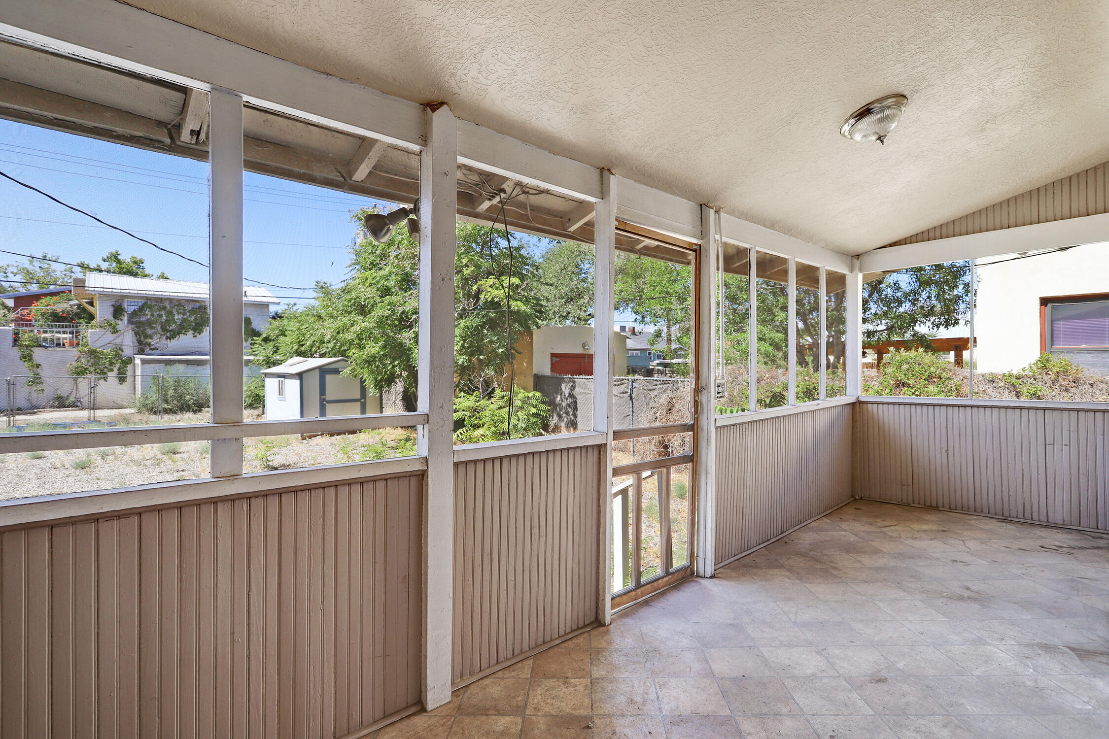 908 GOLD Avenue SW