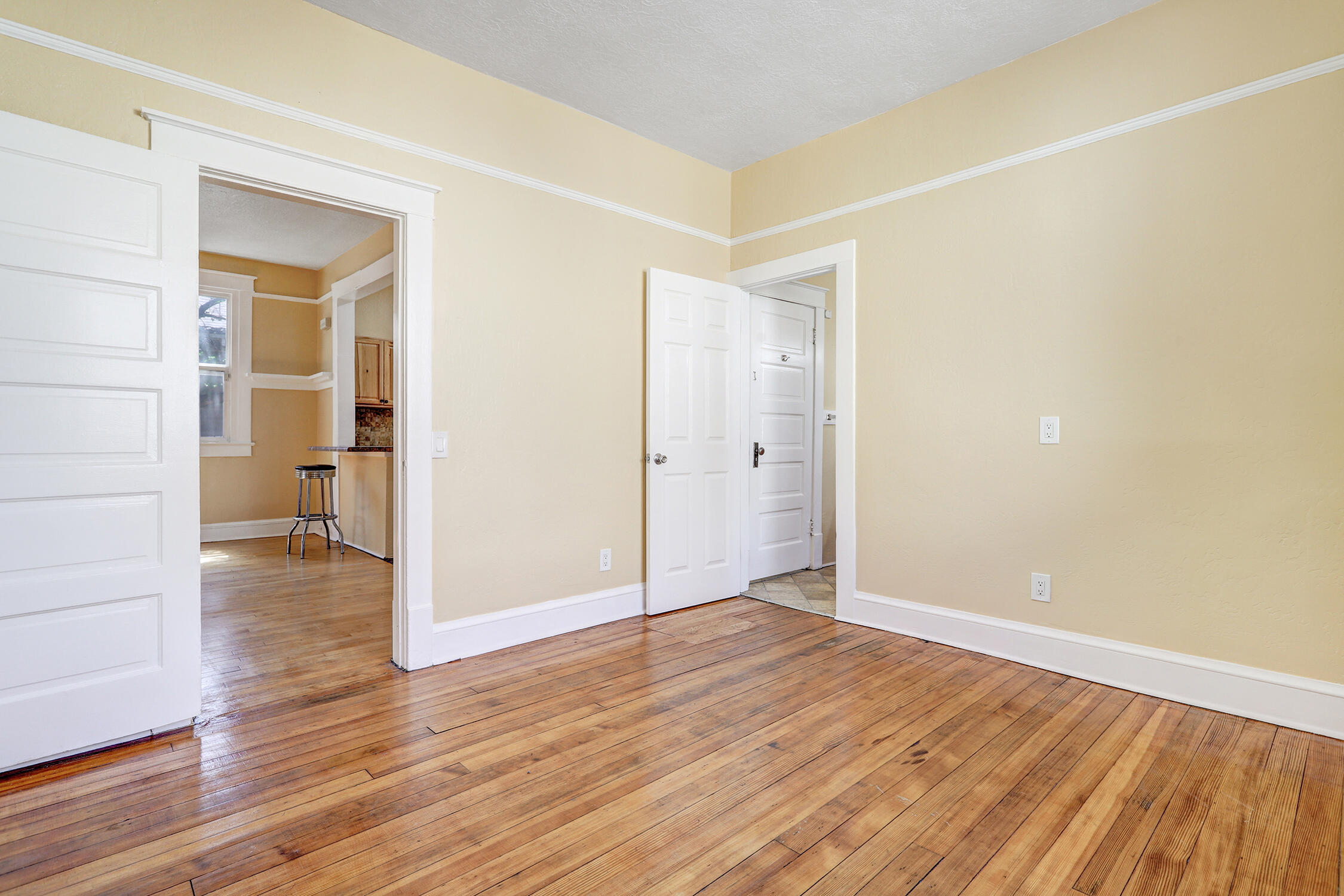 908 GOLD Avenue SW