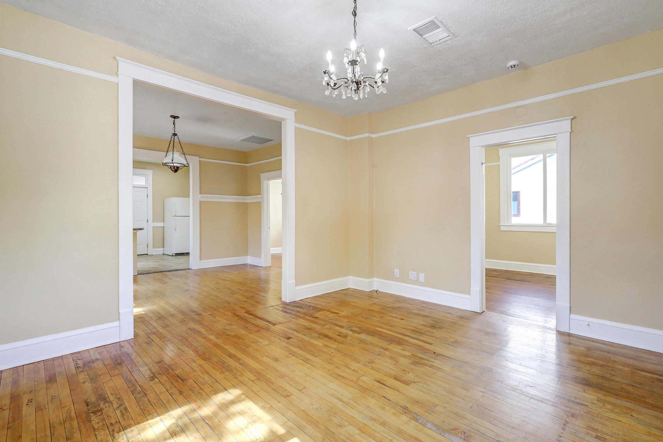 908 GOLD Avenue SW