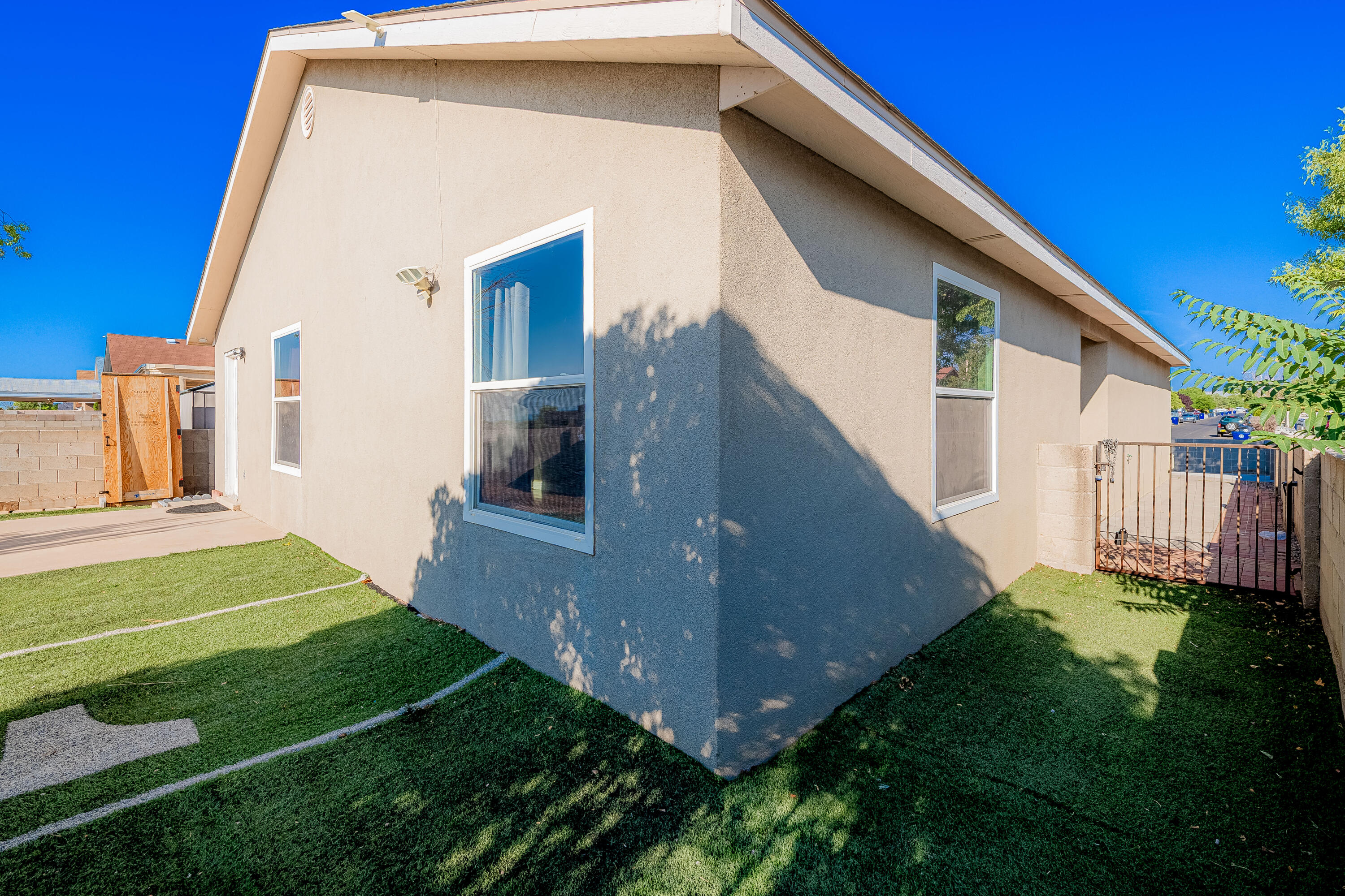 1916 DESERT BREEZE Drive SW