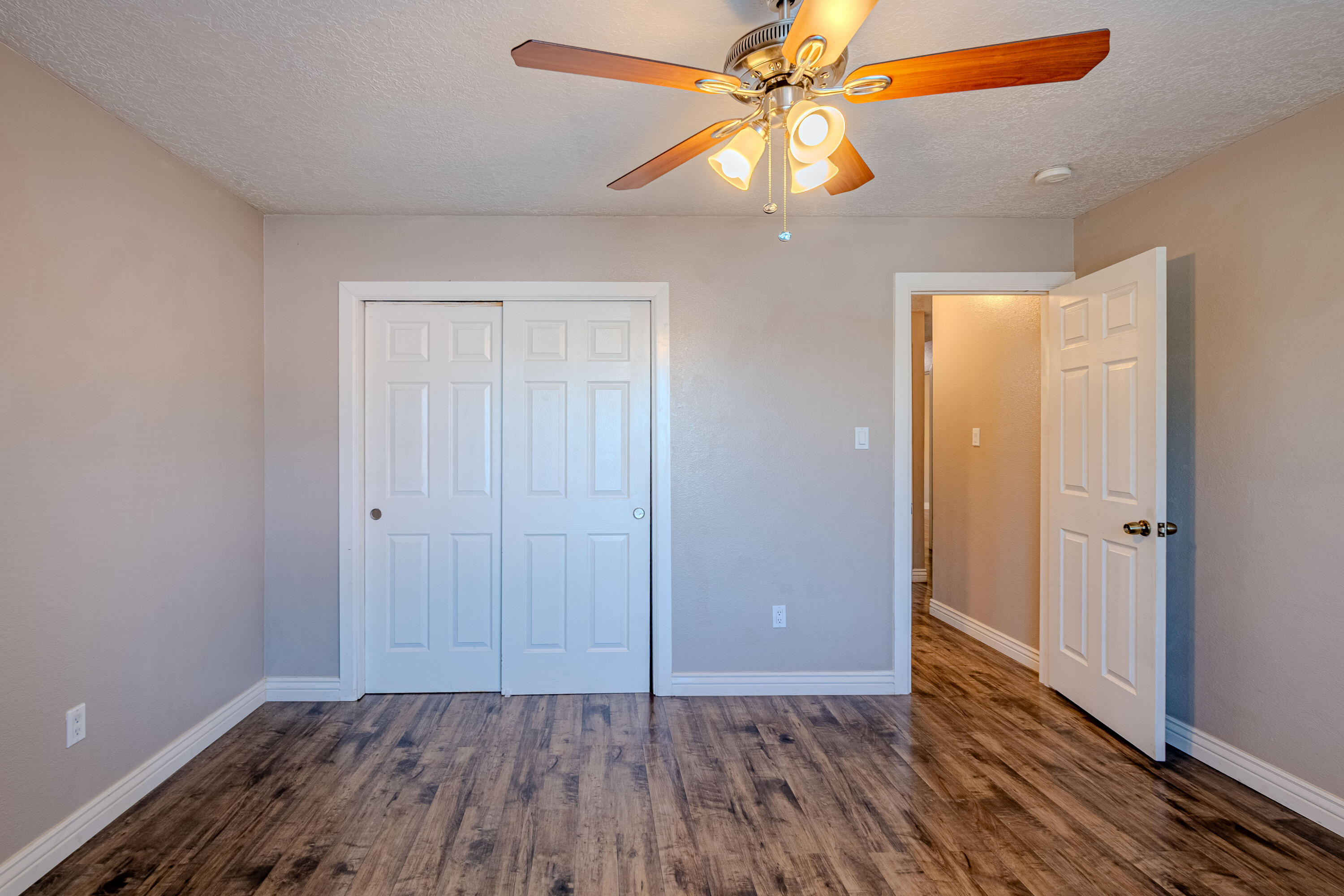 1916 DESERT BREEZE Drive SW