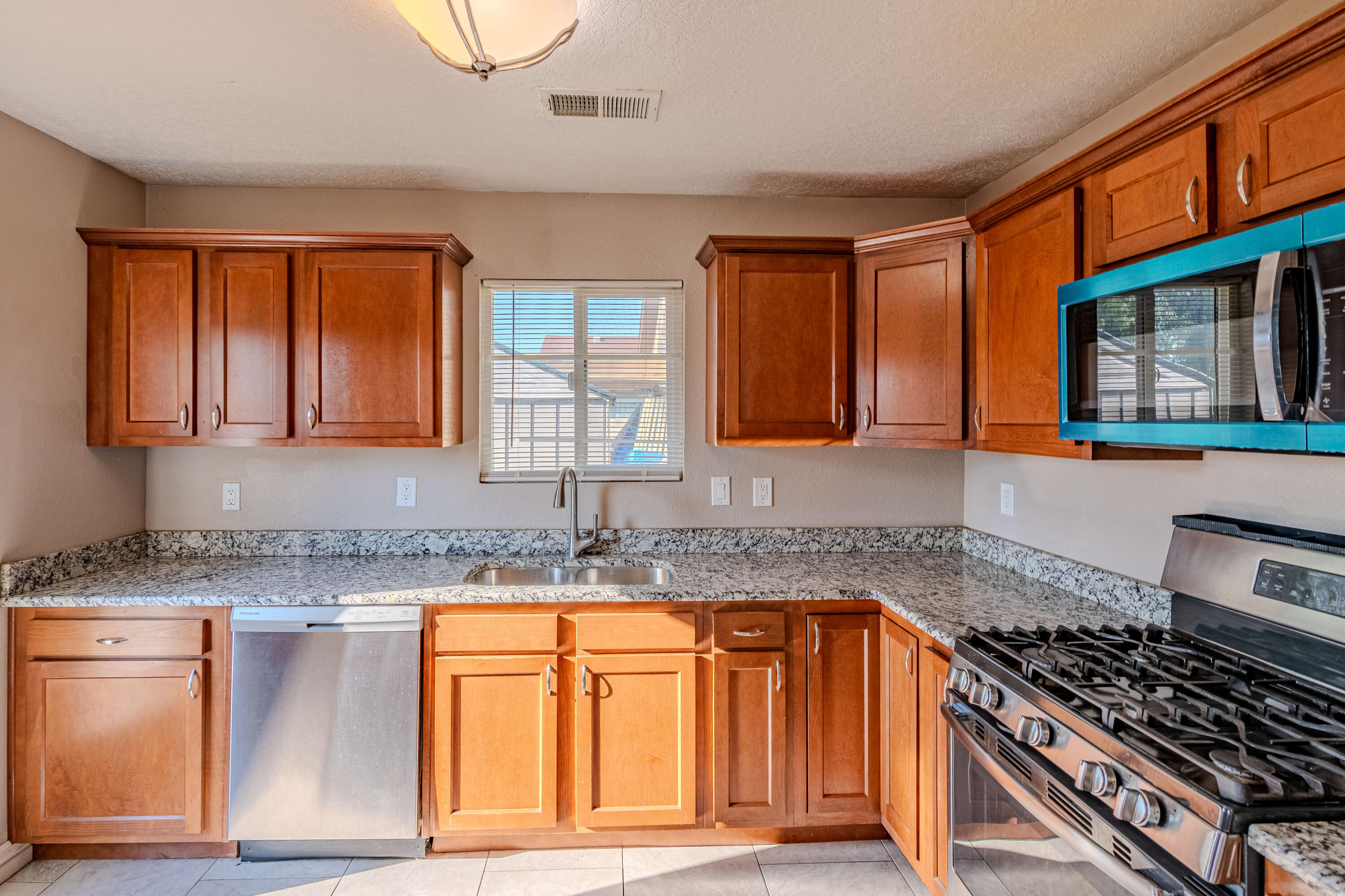 1916 DESERT BREEZE Drive SW