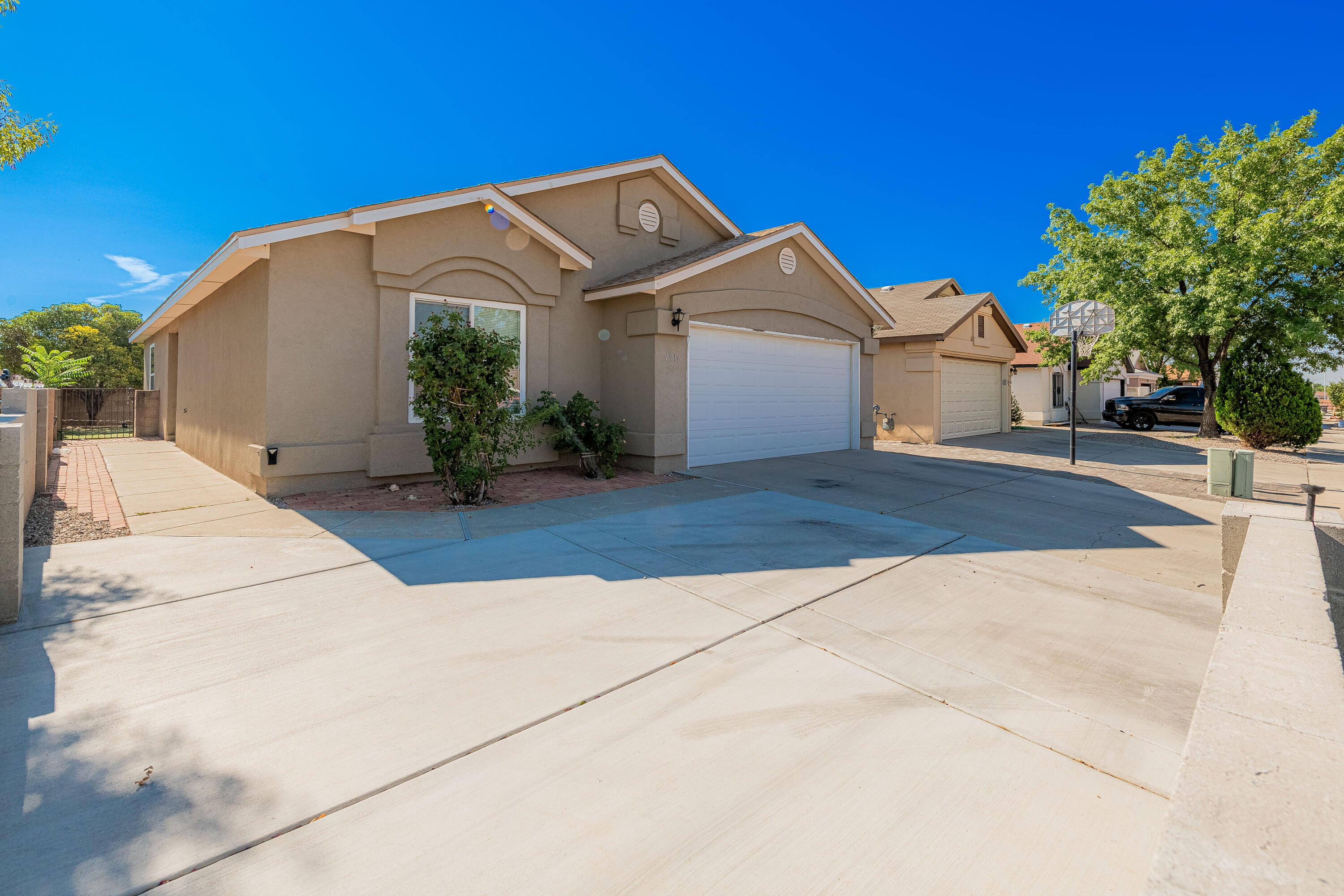 1916 DESERT BREEZE Drive SW