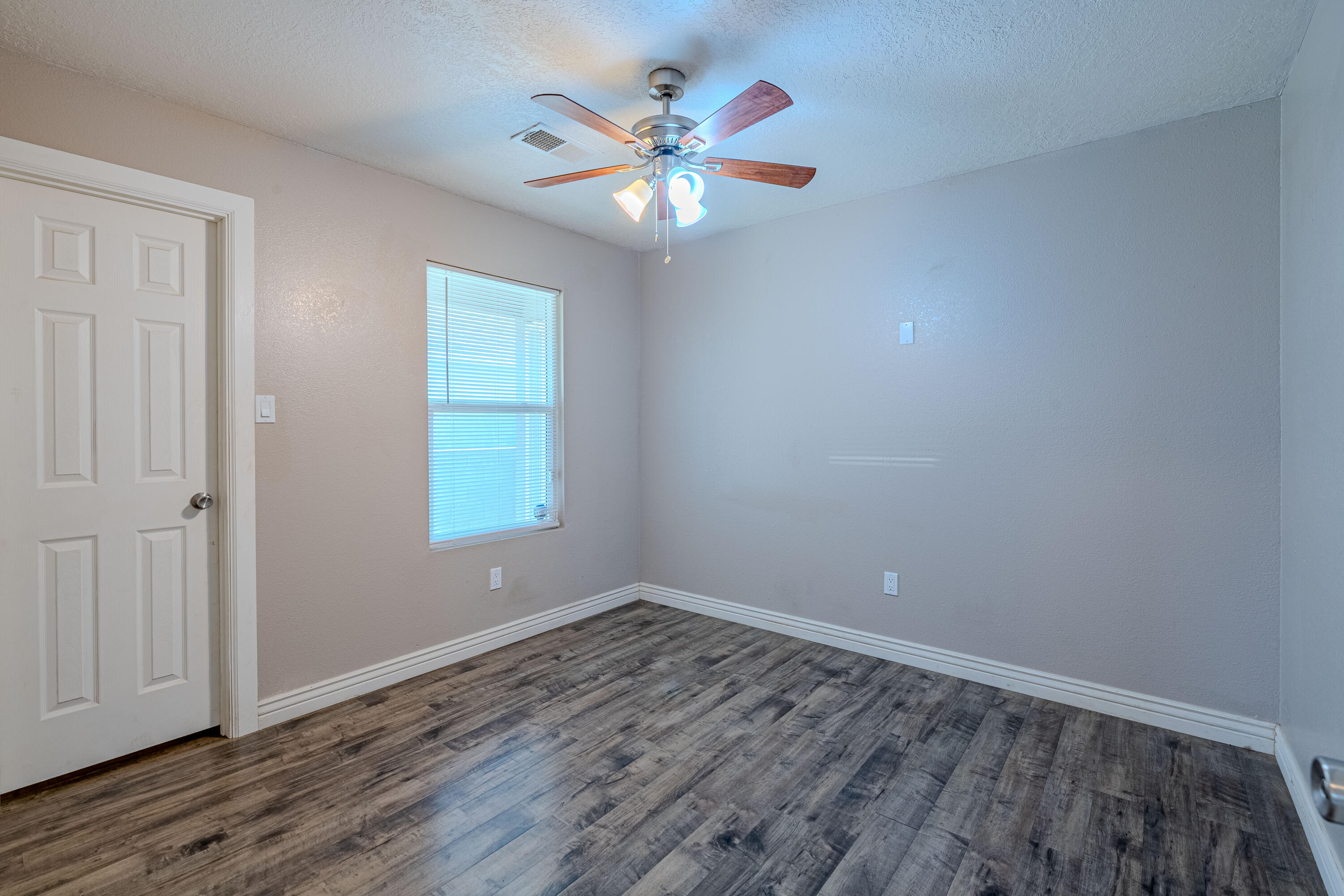 1916 DESERT BREEZE Drive SW