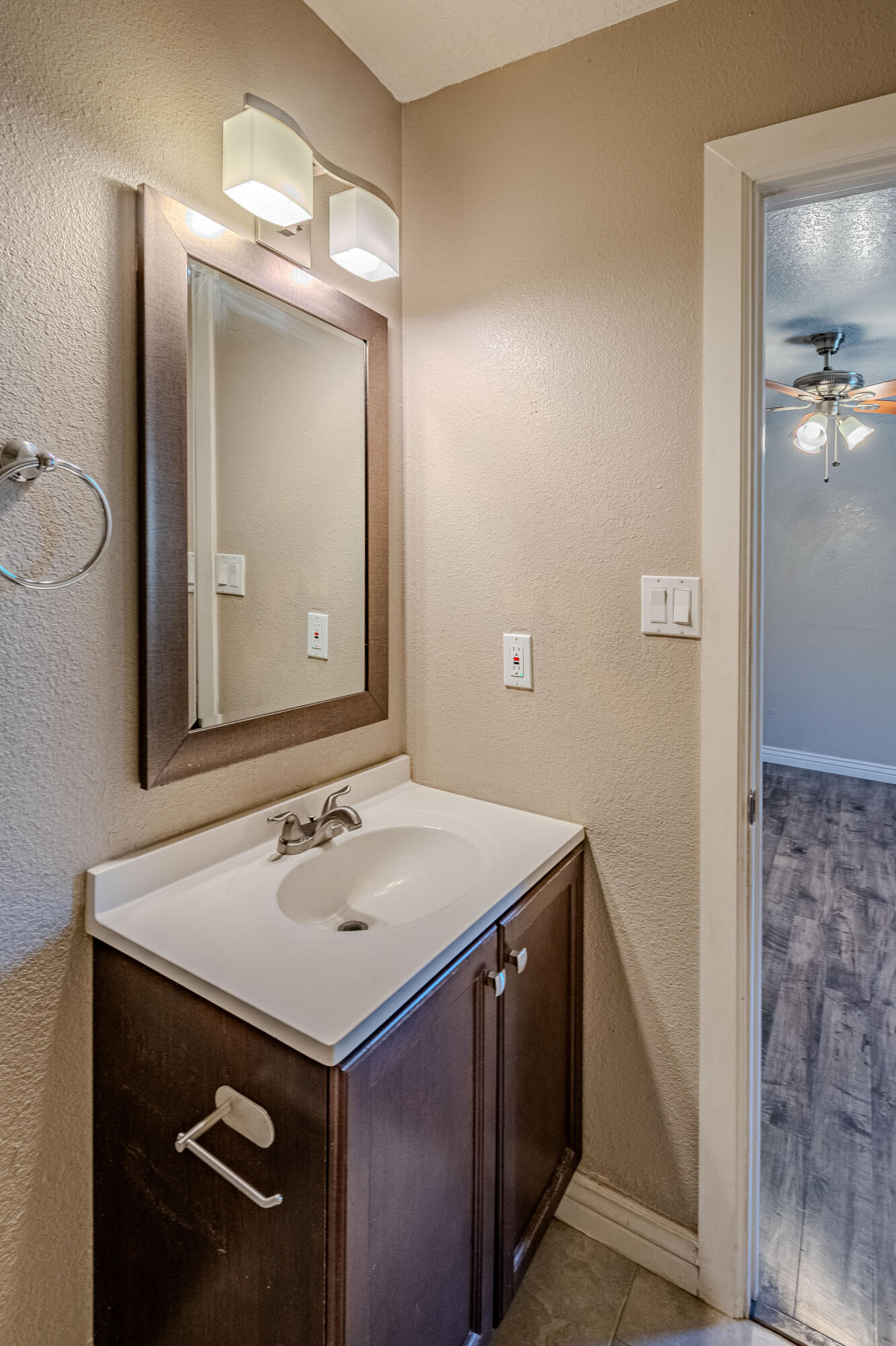 1916 DESERT BREEZE Drive SW