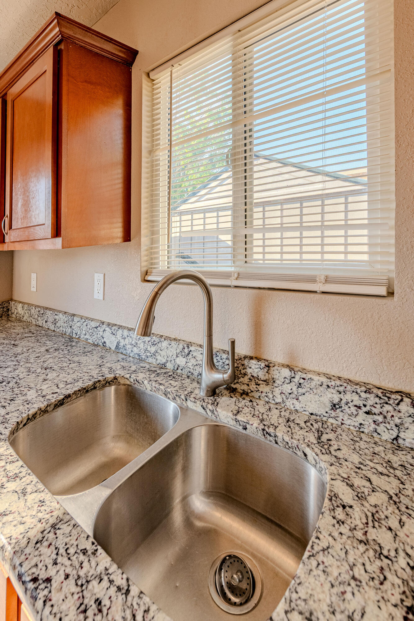 1916 DESERT BREEZE Drive SW