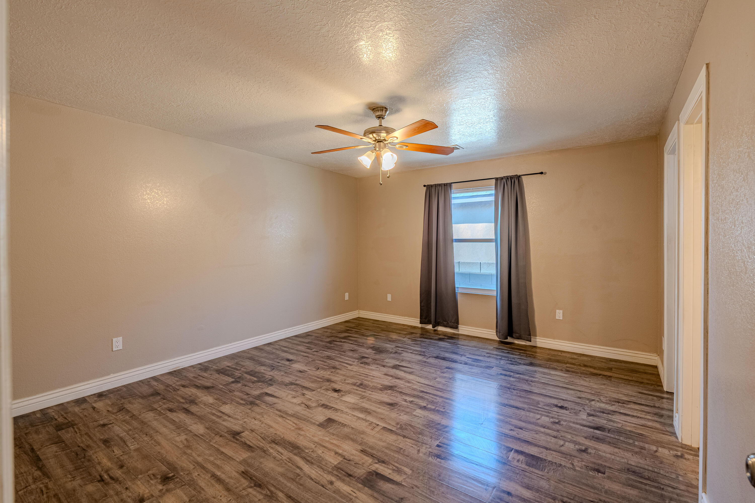 1916 DESERT BREEZE Drive SW