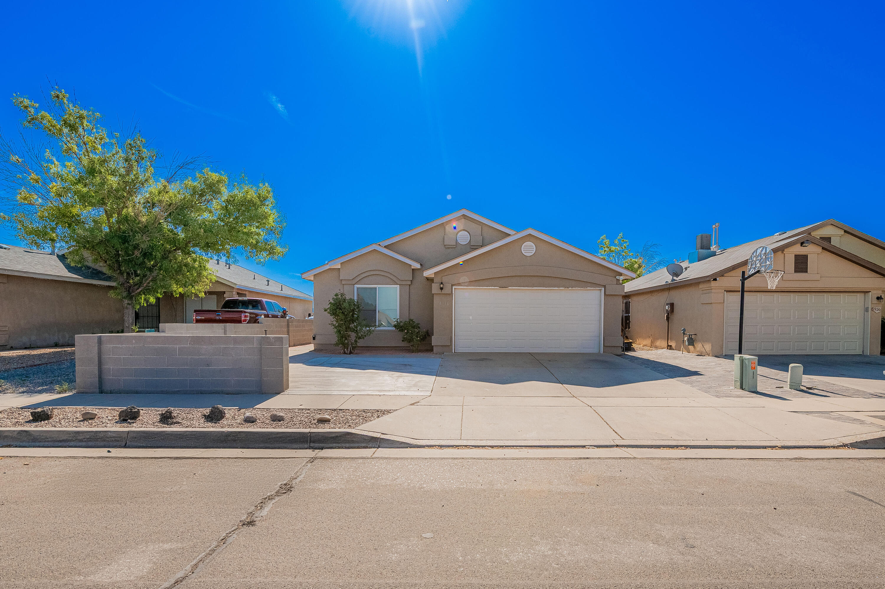1916 DESERT BREEZE Drive SW