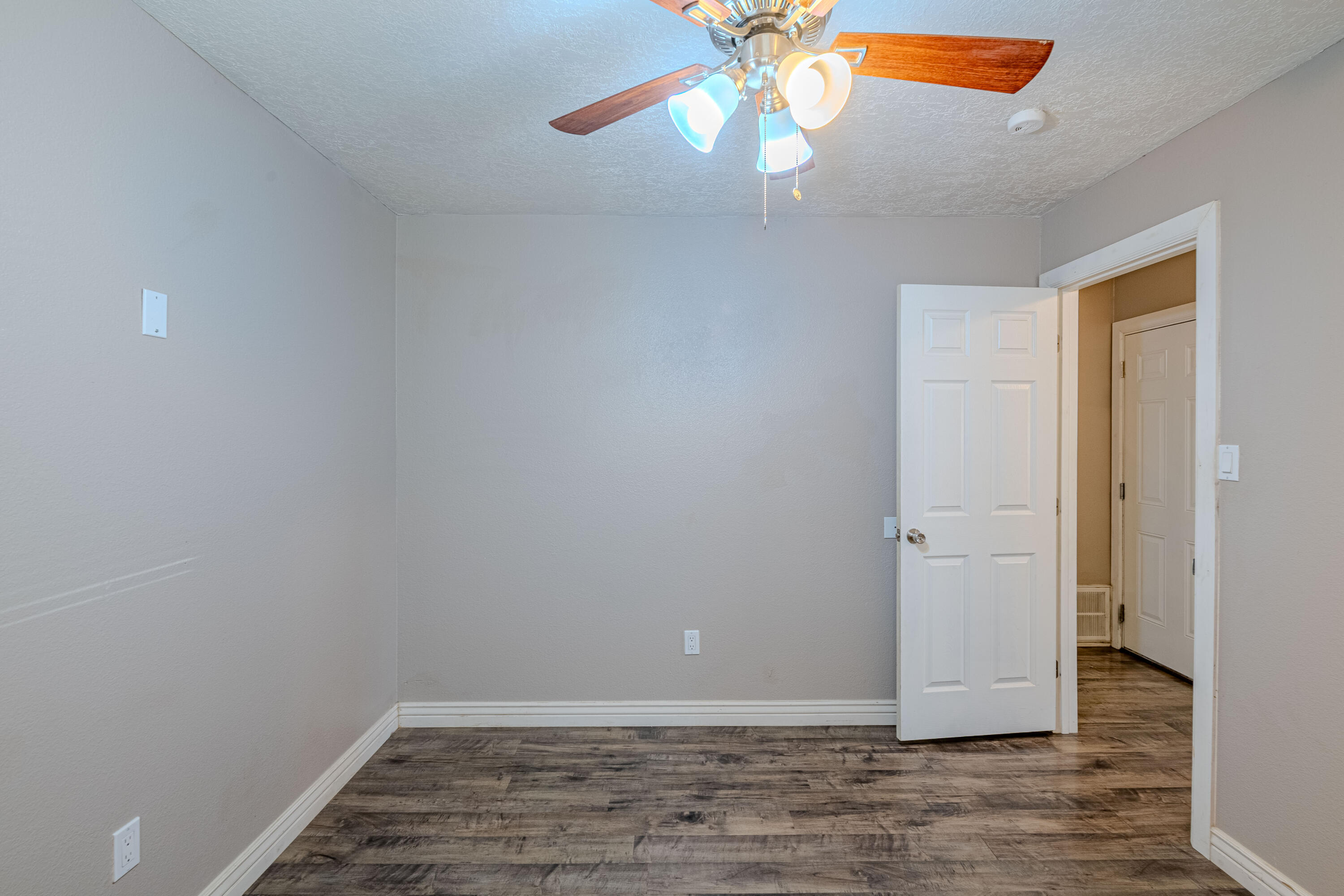 1916 DESERT BREEZE Drive SW