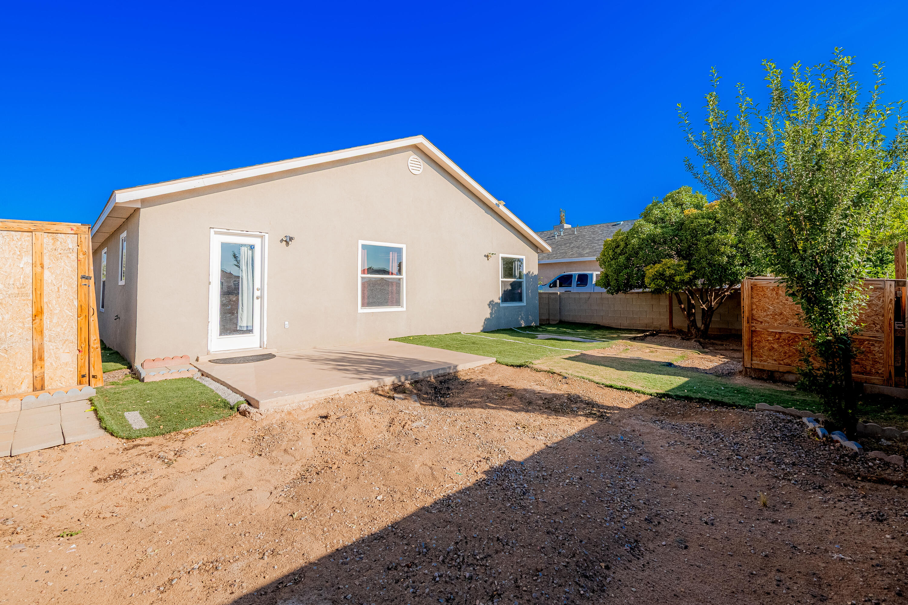 1916 DESERT BREEZE Drive SW