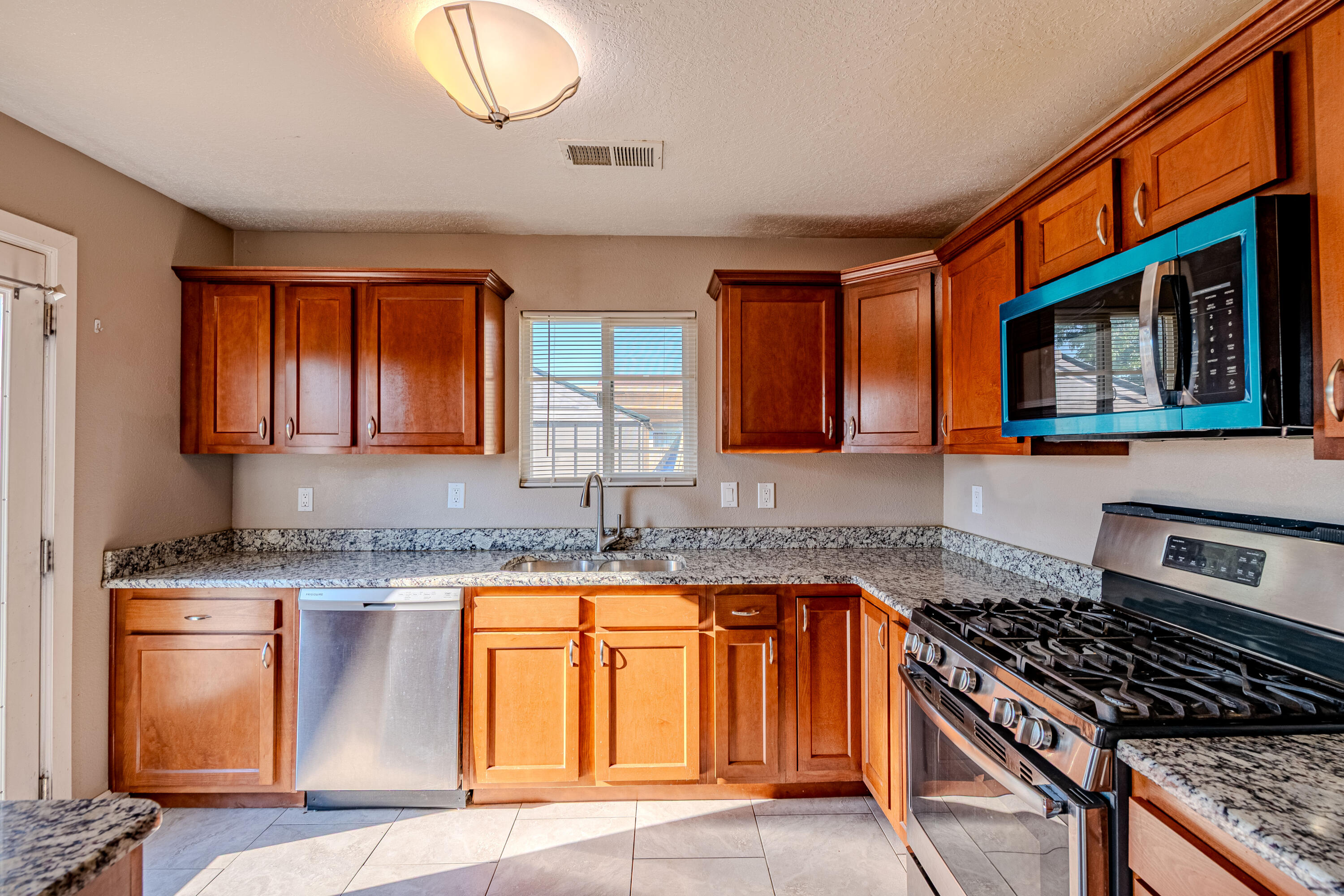 1916 DESERT BREEZE Drive SW