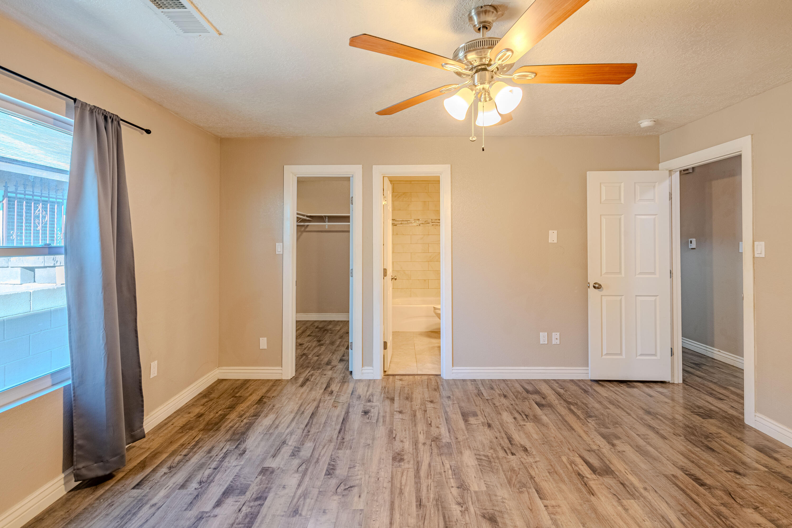 1916 DESERT BREEZE Drive SW