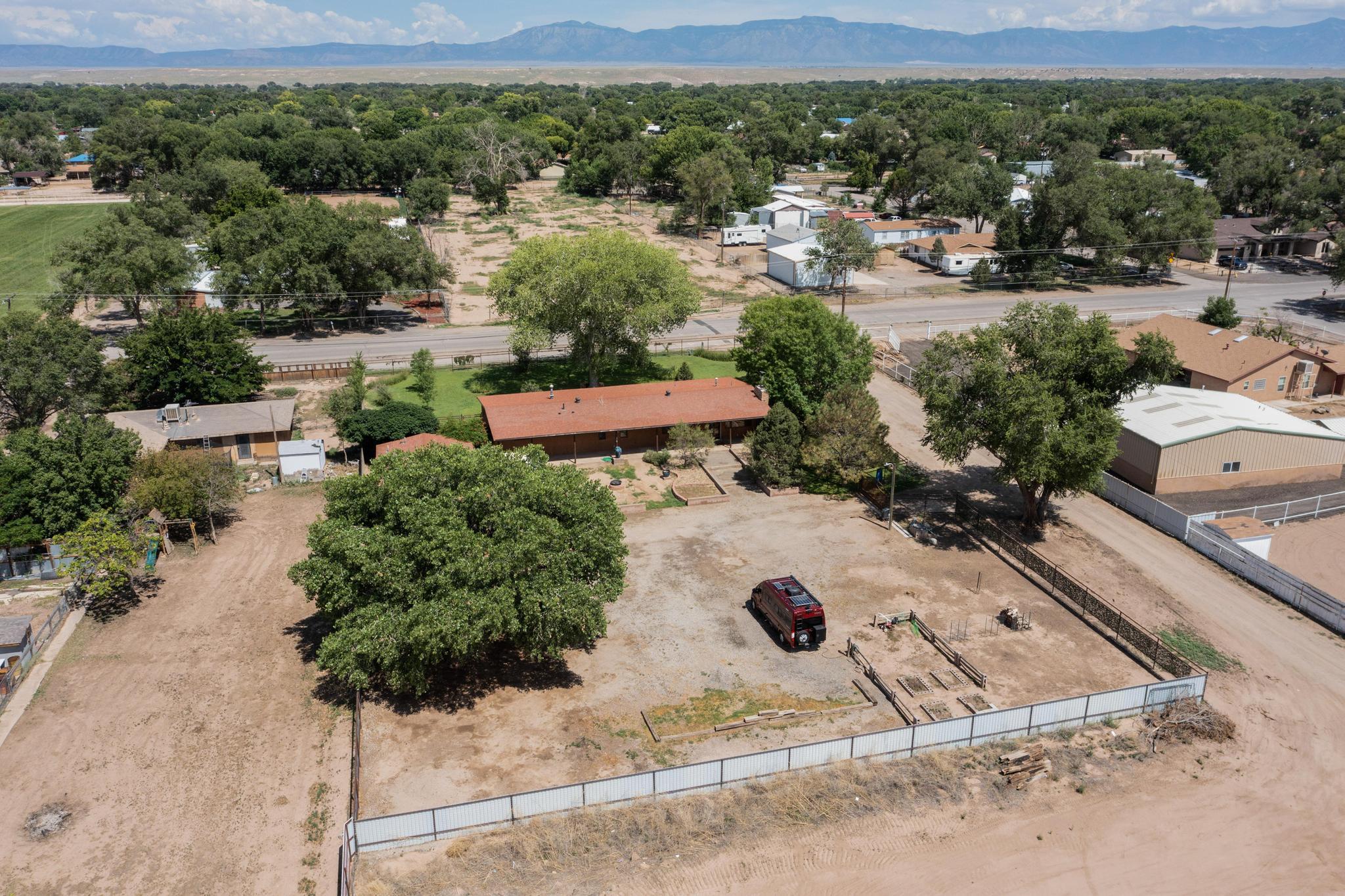 965 W BOSQUE Loop