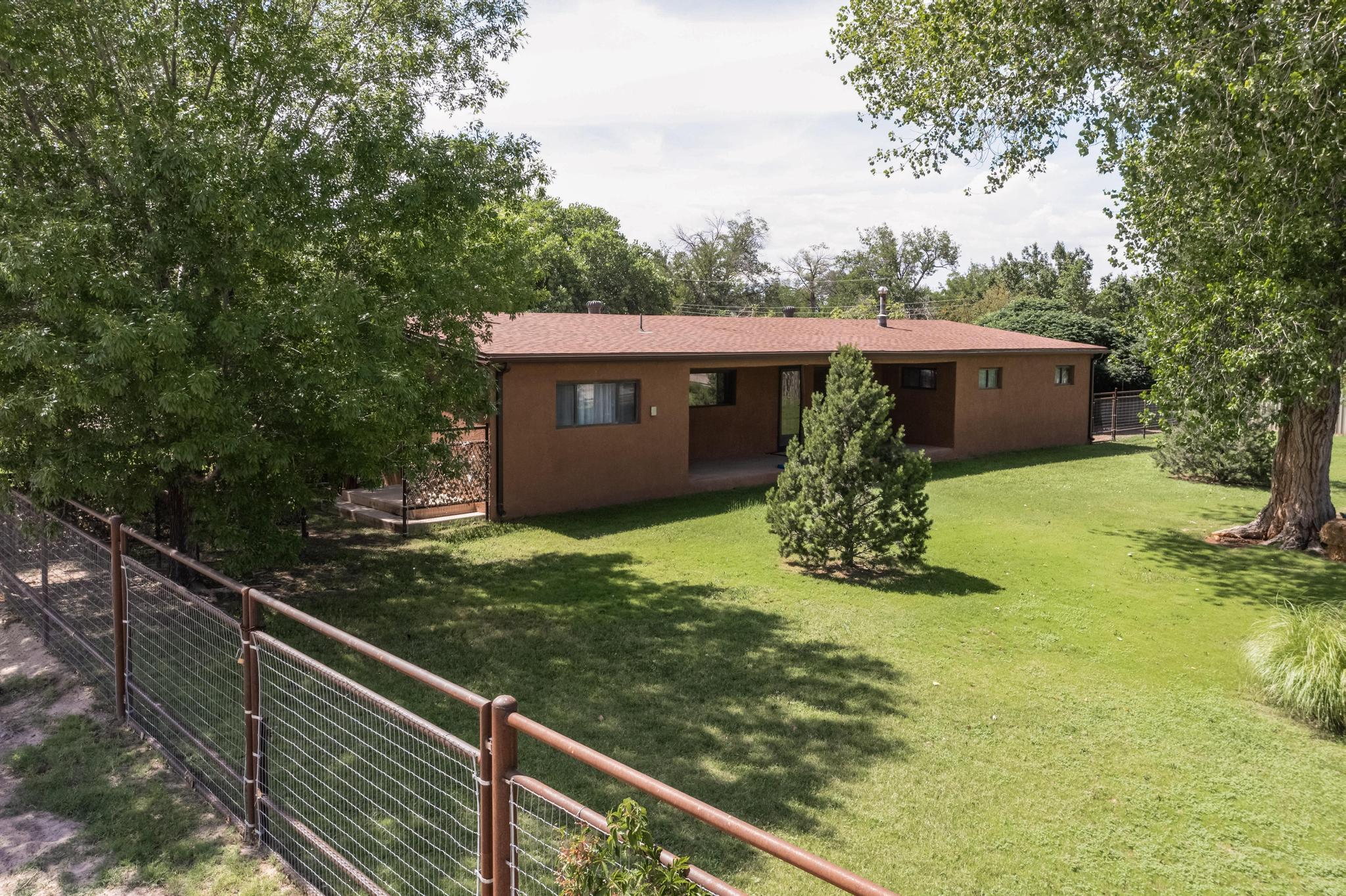 965 W BOSQUE Loop
