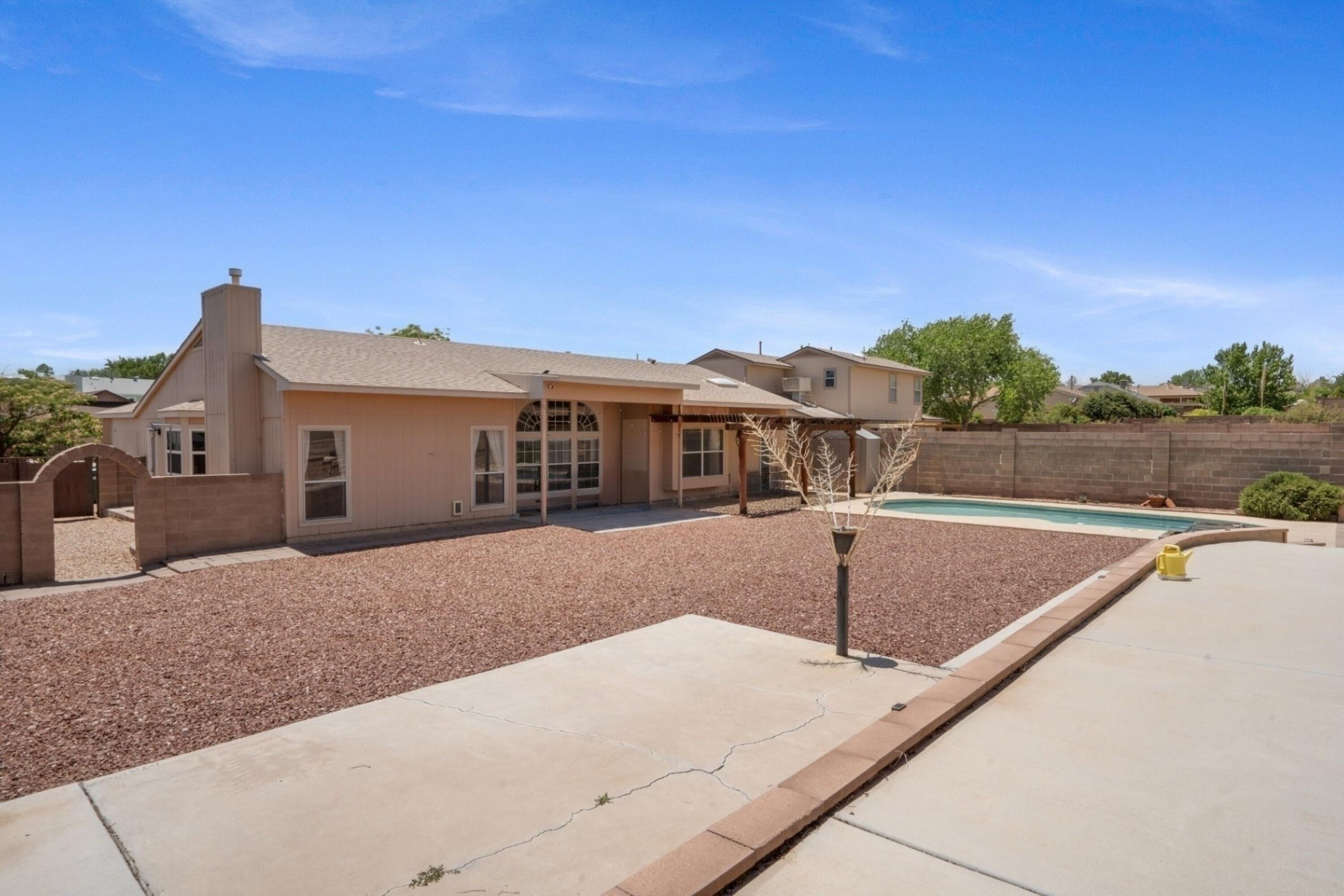 2544 TWIN BUTTES Drive NE