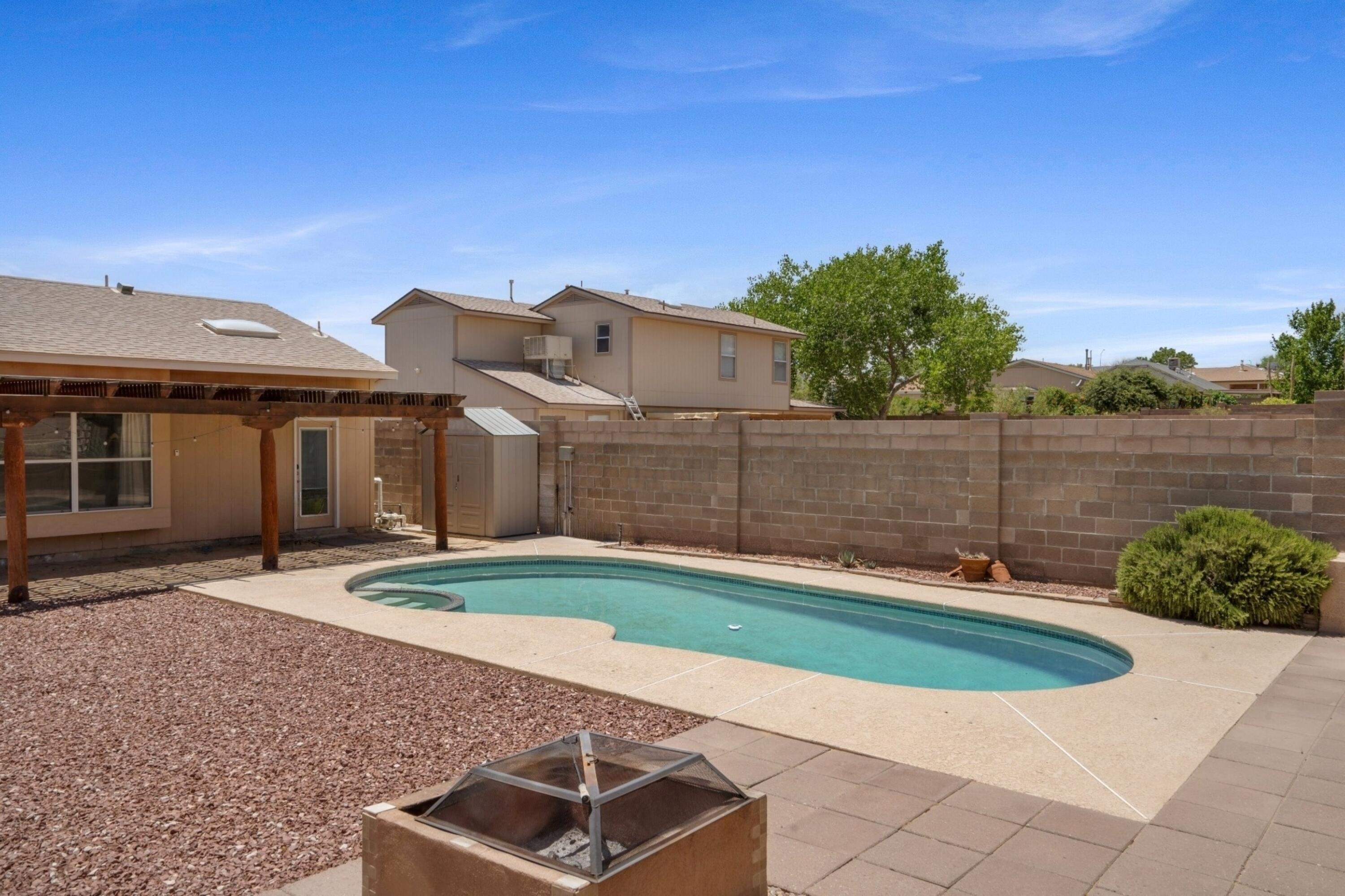 2544 TWIN BUTTES Drive NE
