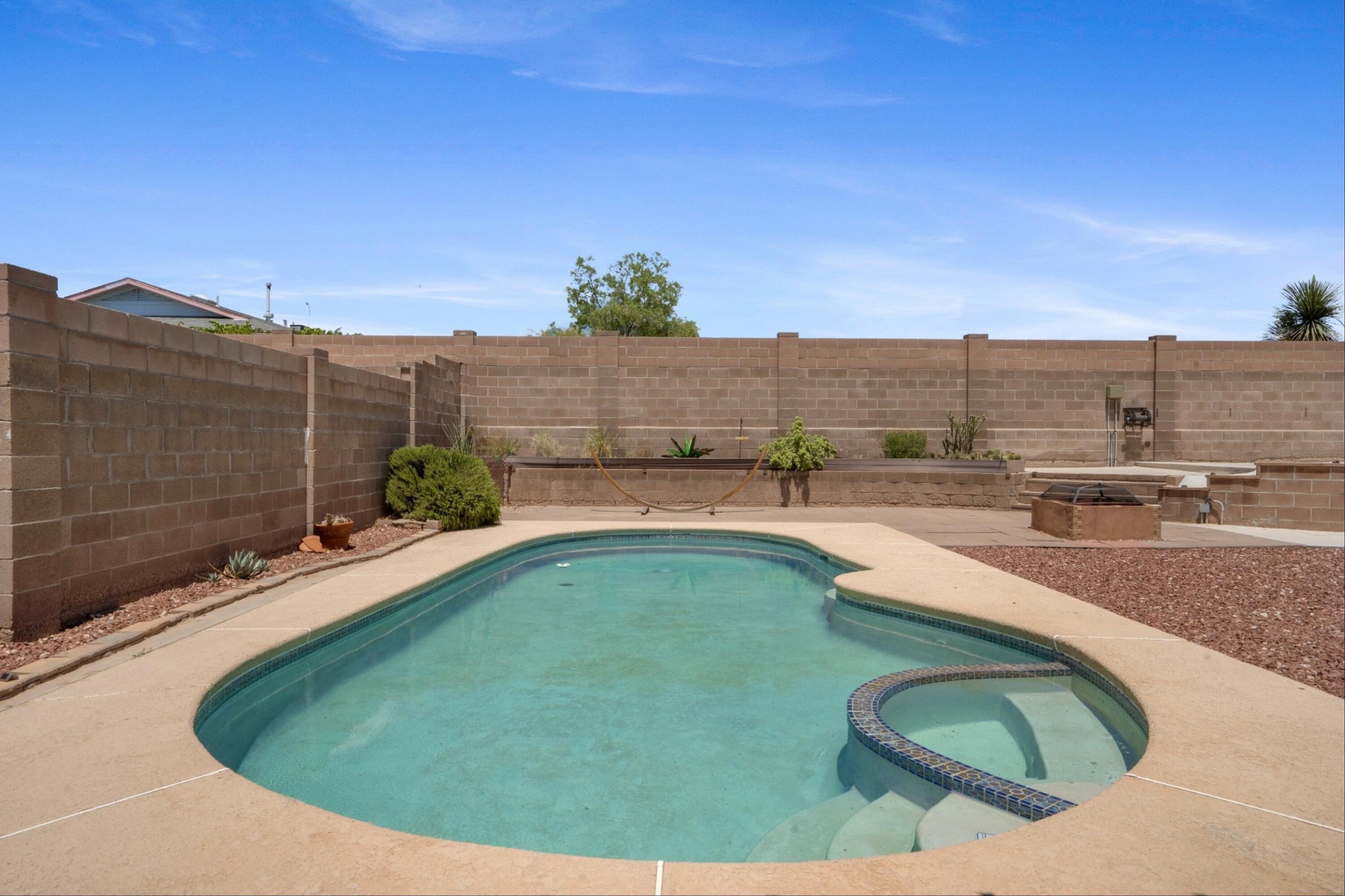 2544 TWIN BUTTES Drive NE