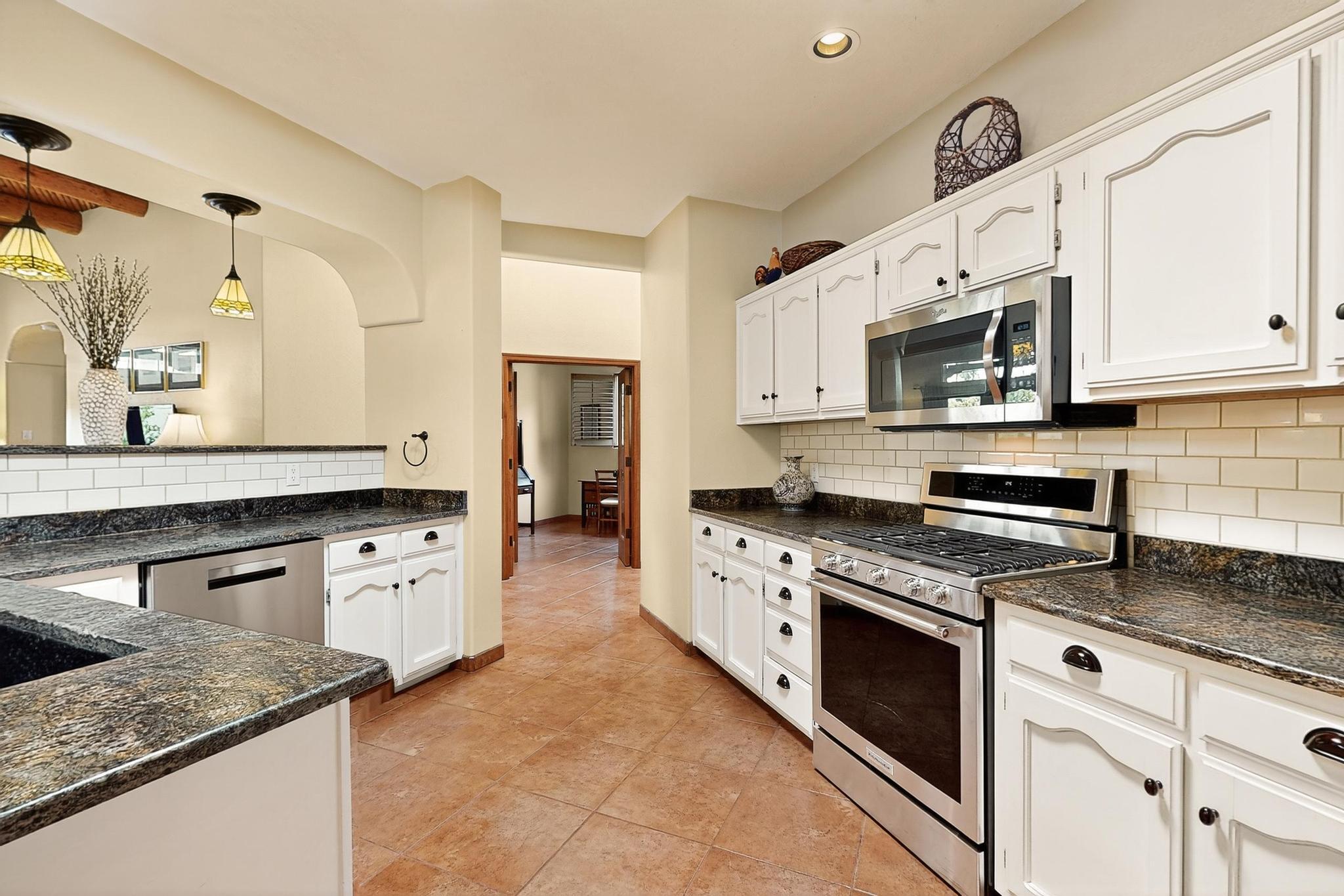 5704 PEPPERTREE Place NE