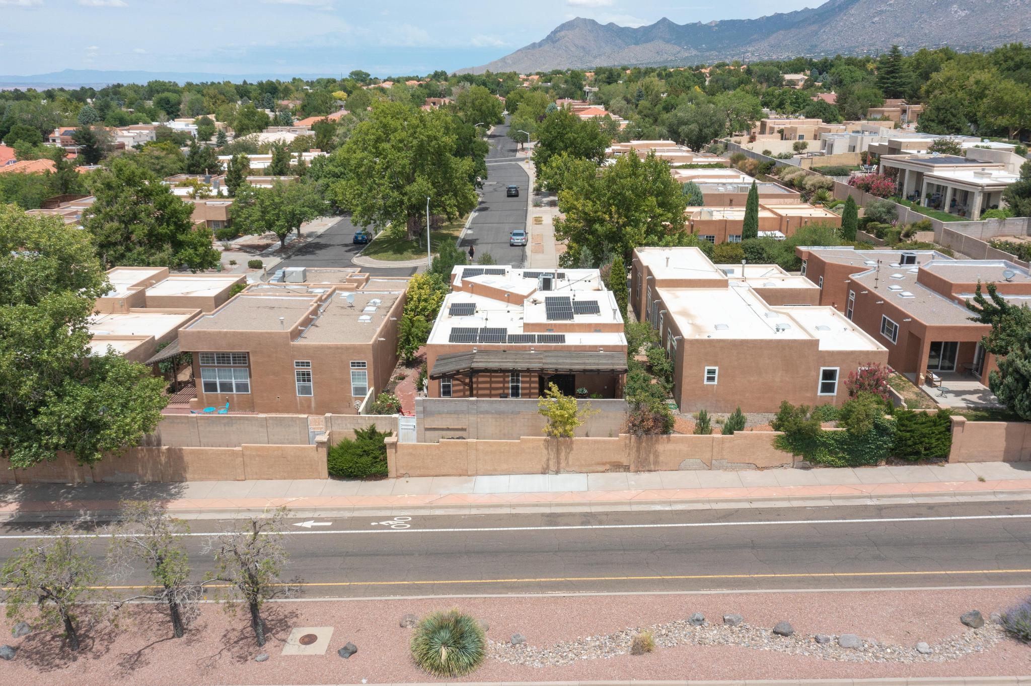 5704 PEPPERTREE Place NE