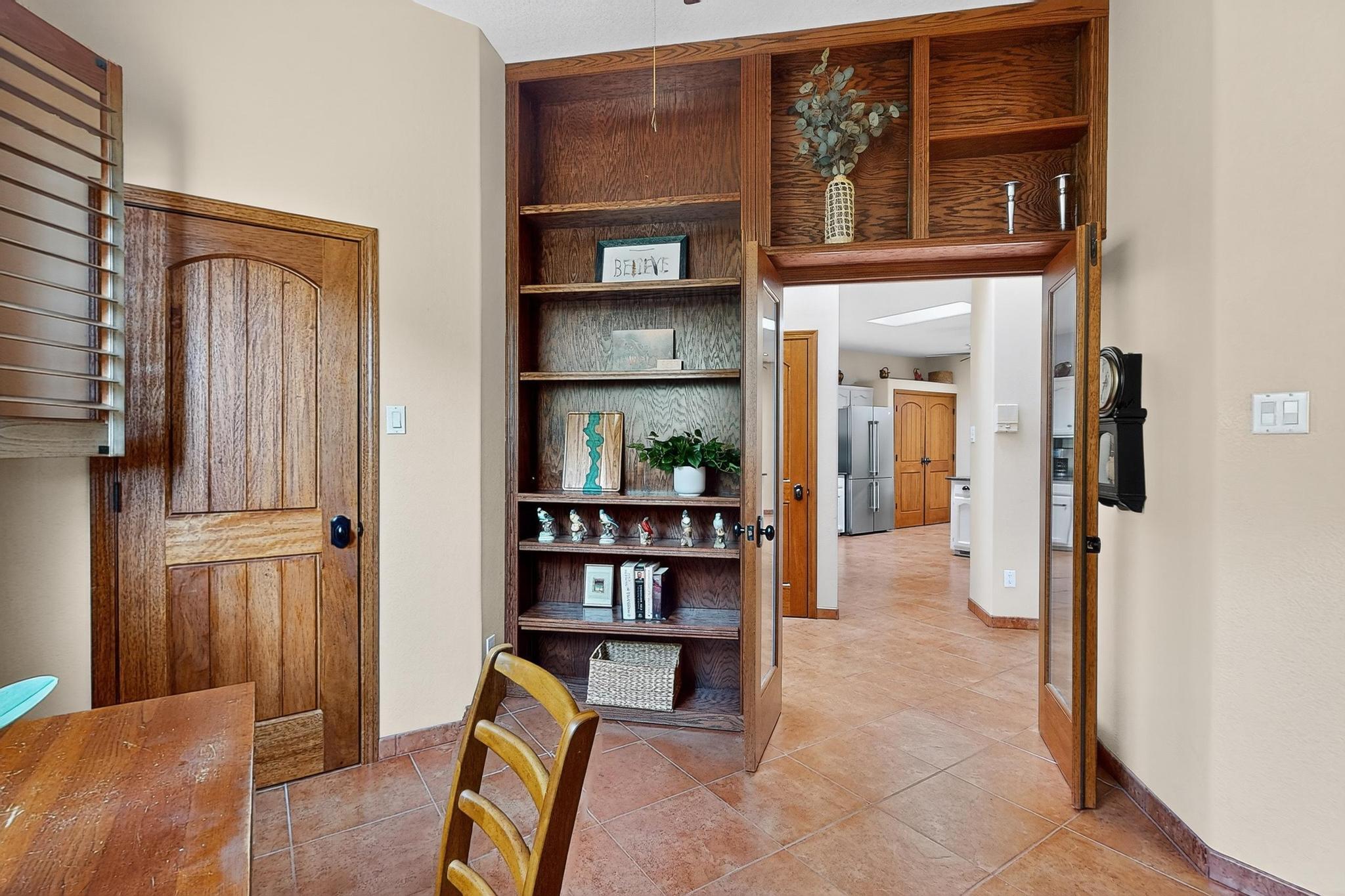 5704 PEPPERTREE Place NE