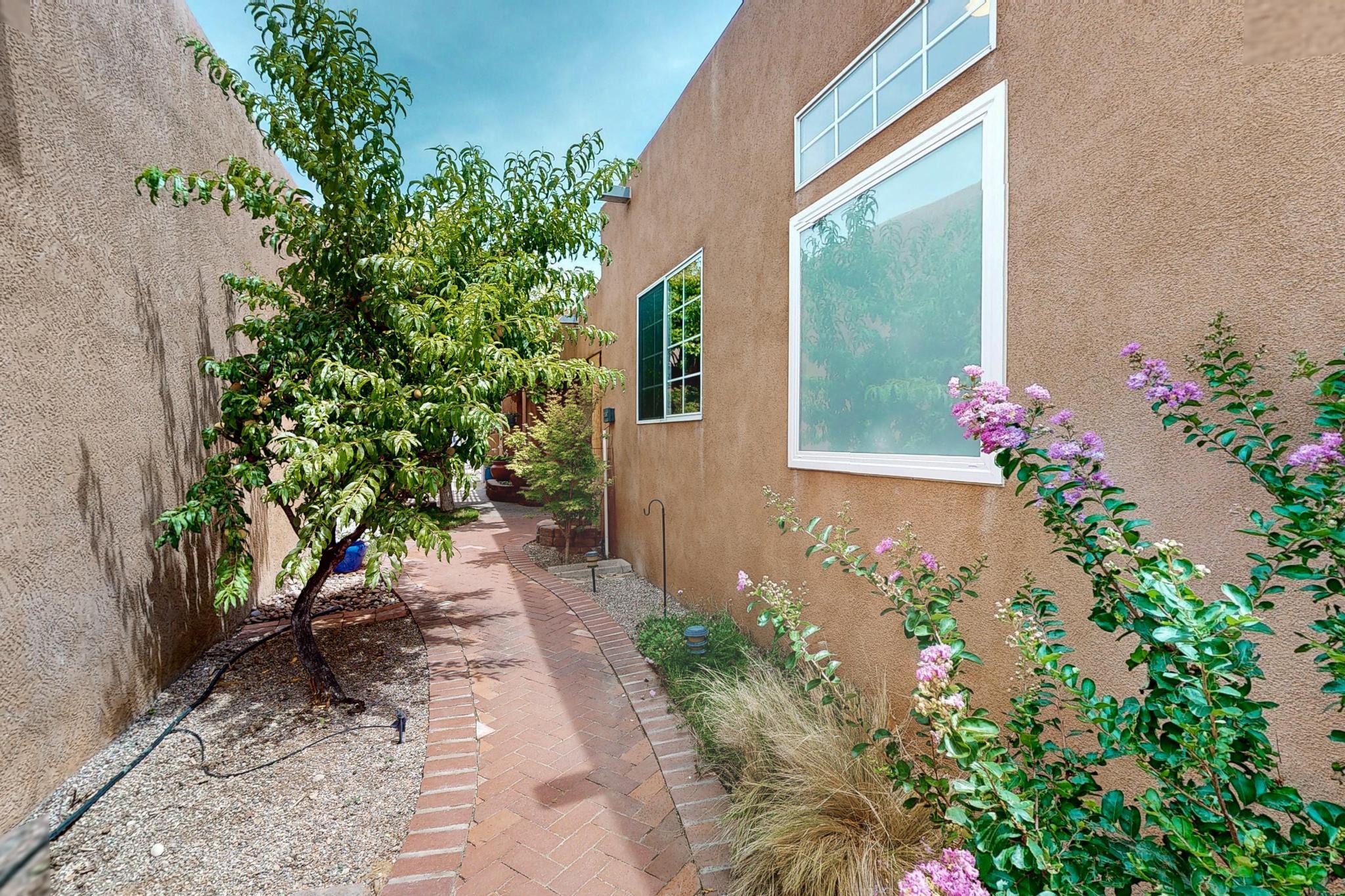 5704 PEPPERTREE Place NE