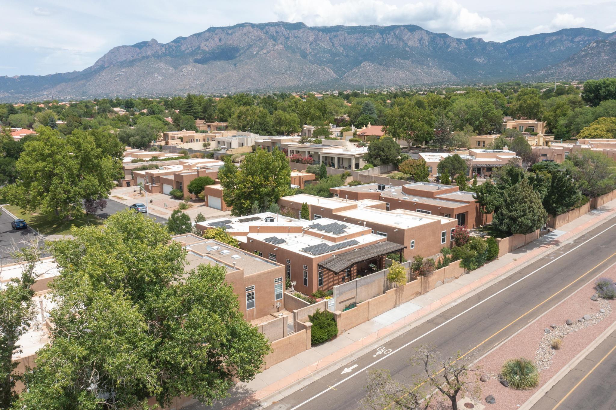 5704 PEPPERTREE Place NE