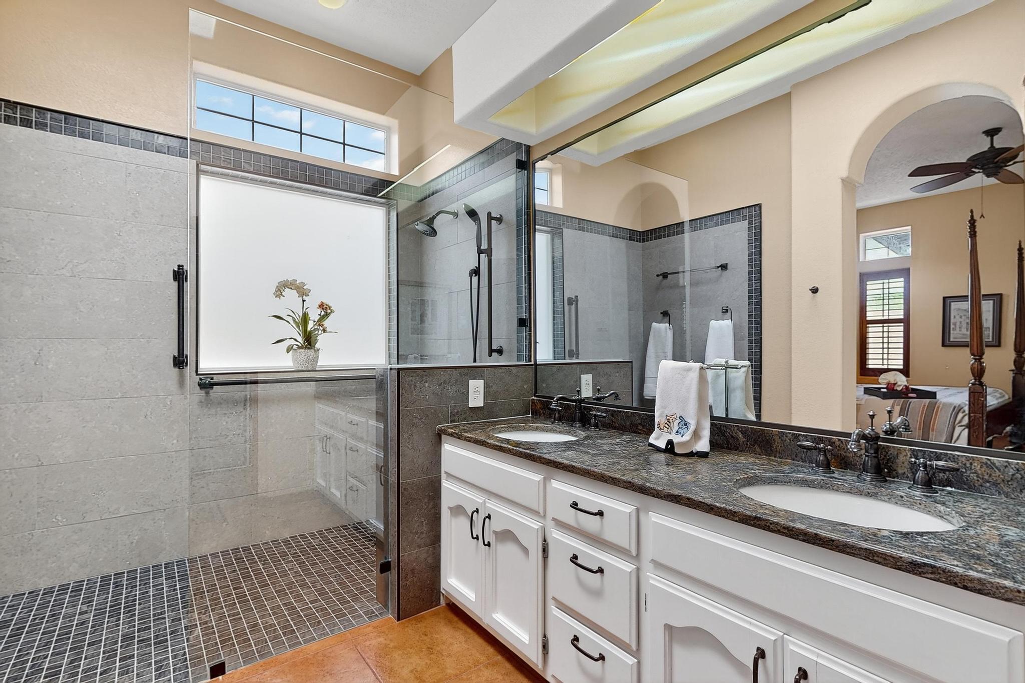 5704 PEPPERTREE Place NE