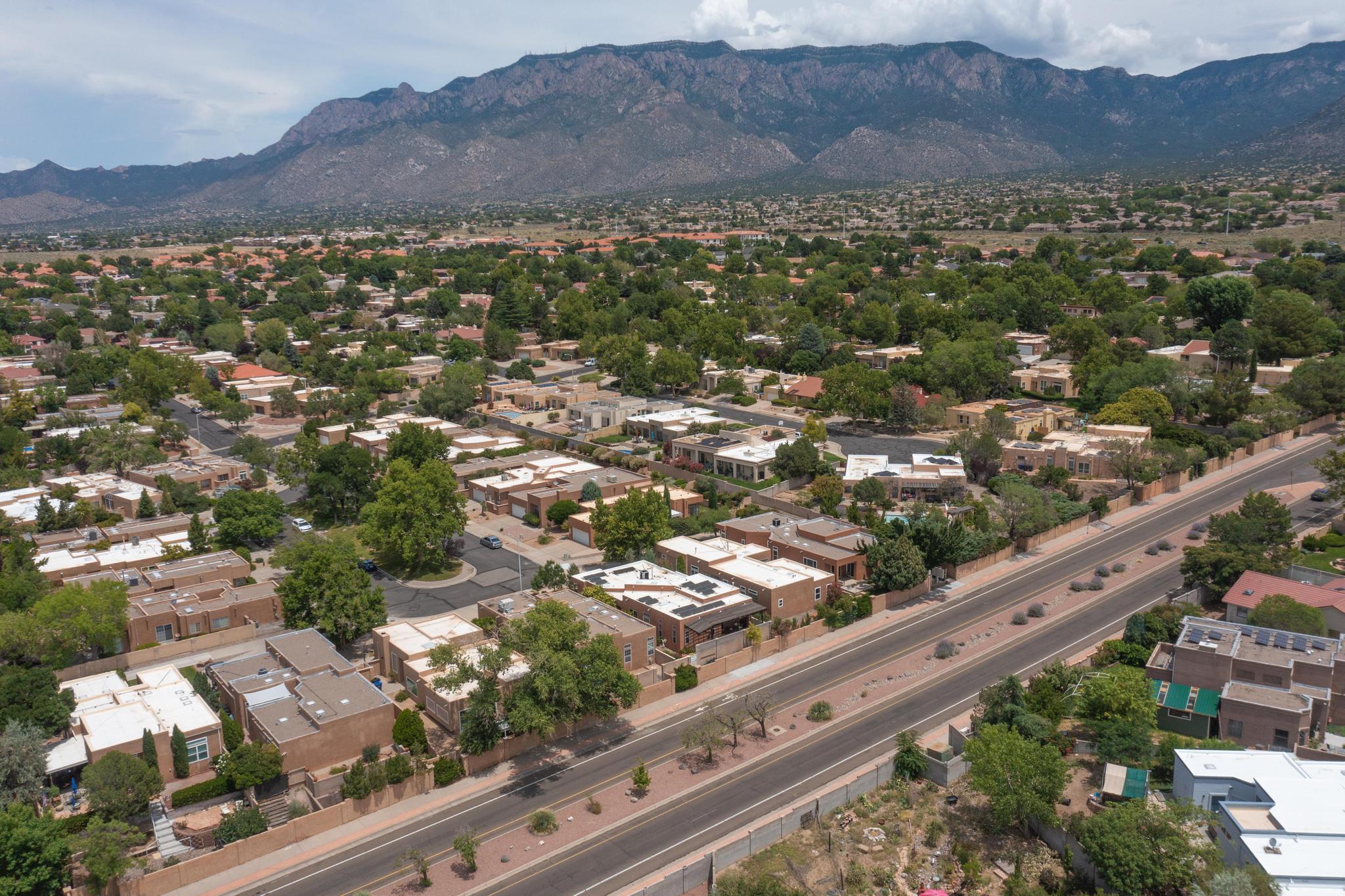 5704 PEPPERTREE Place NE